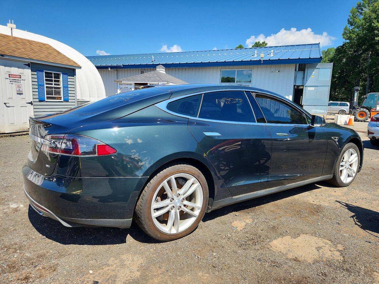 2013 Tesla Model S Green vin: 5YJSA1DN5DFP09094