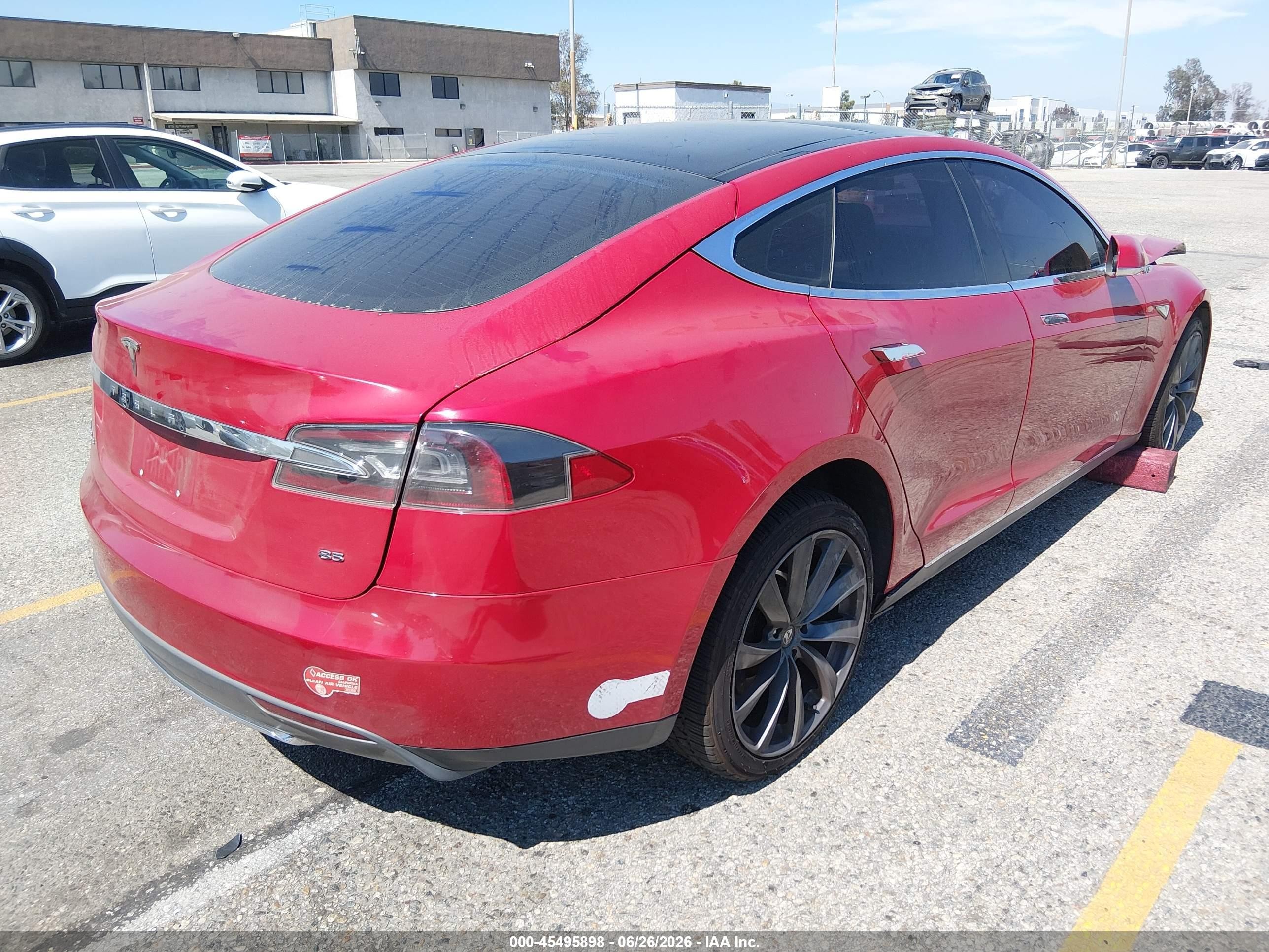 2013 Tesla Model S Red vin: 5YJSA1DN7DFP09310