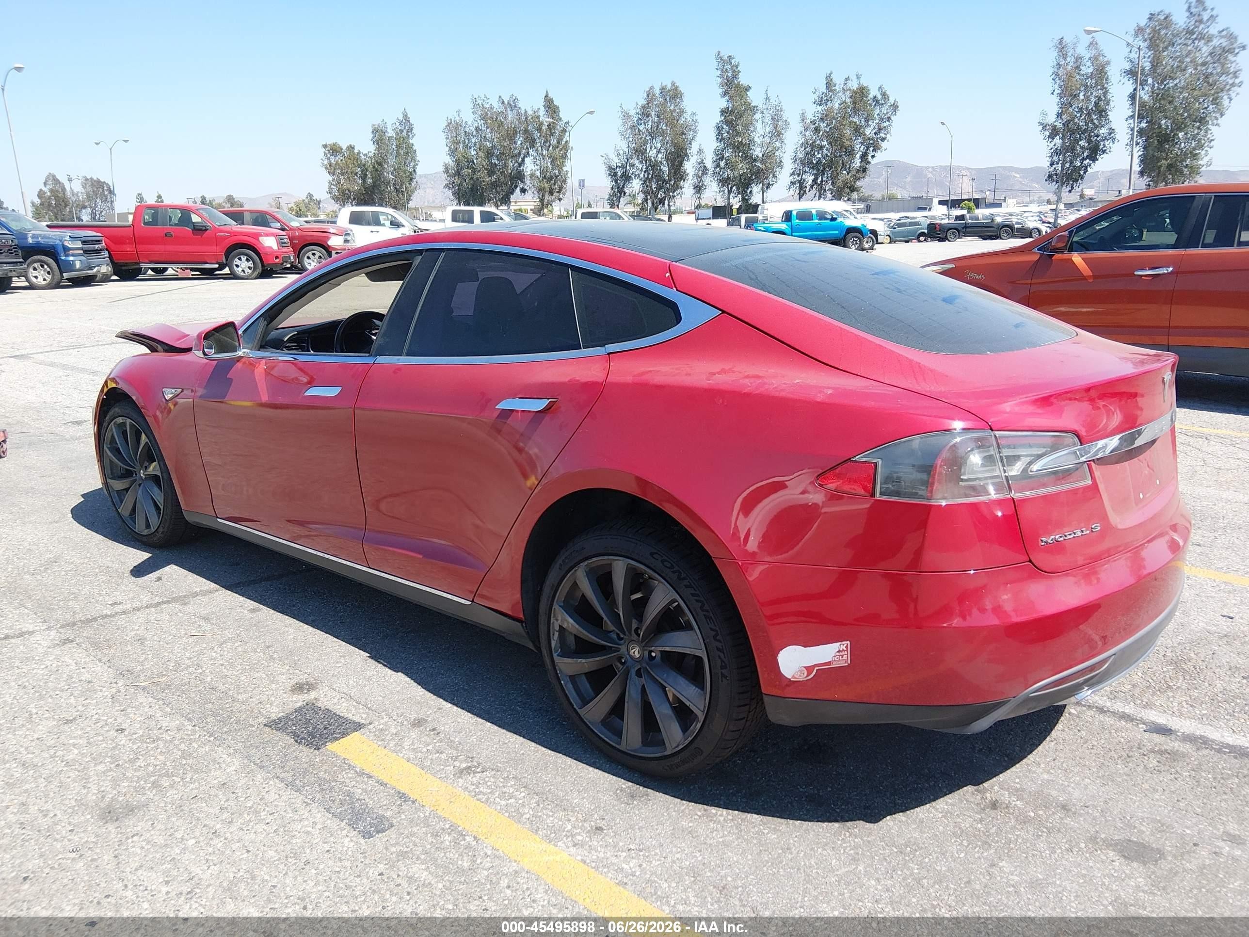 2013 Tesla Model S Red vin: 5YJSA1DN7DFP09310