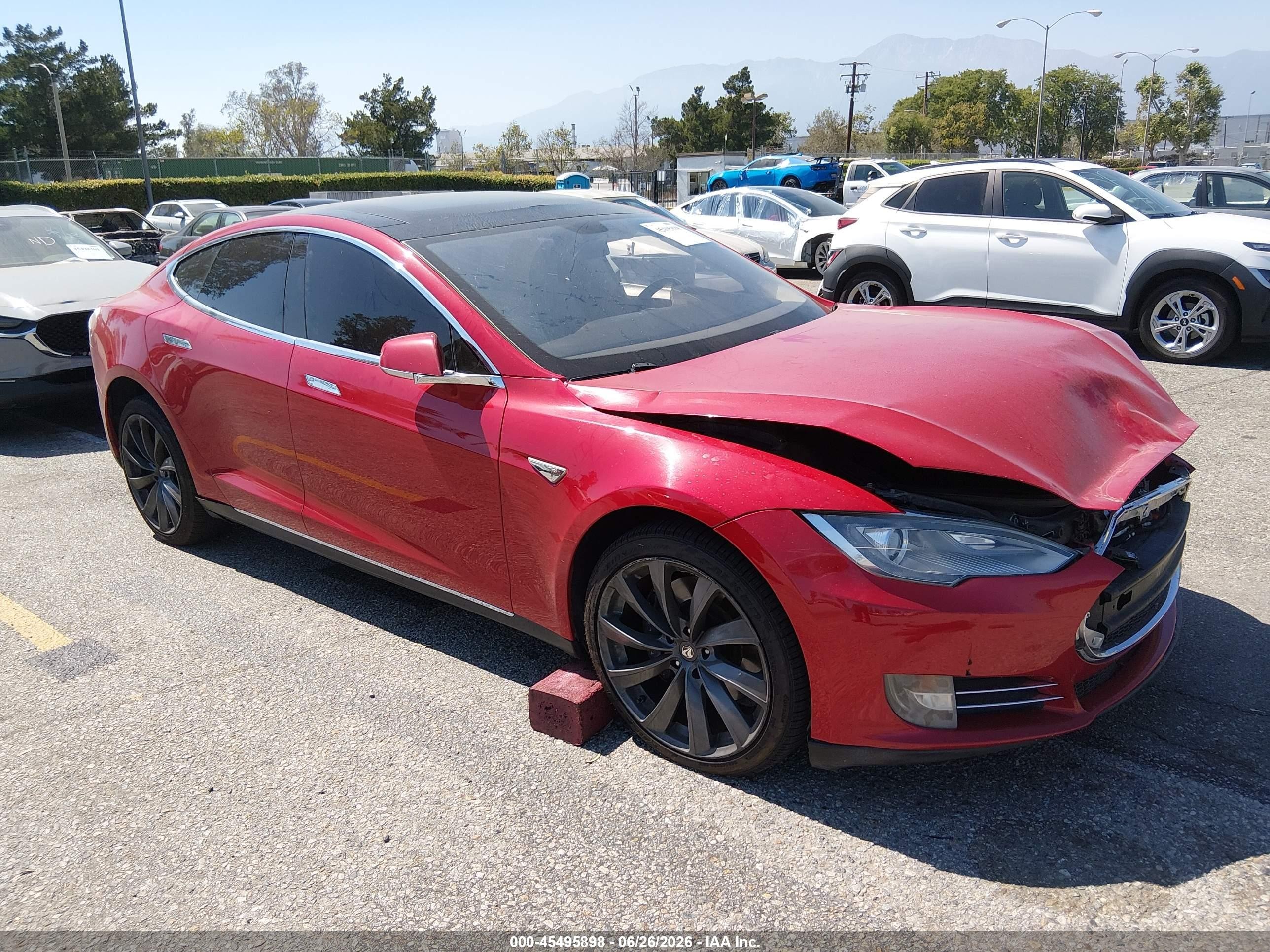 2013 Tesla Model S Red vin: 5YJSA1DN7DFP09310