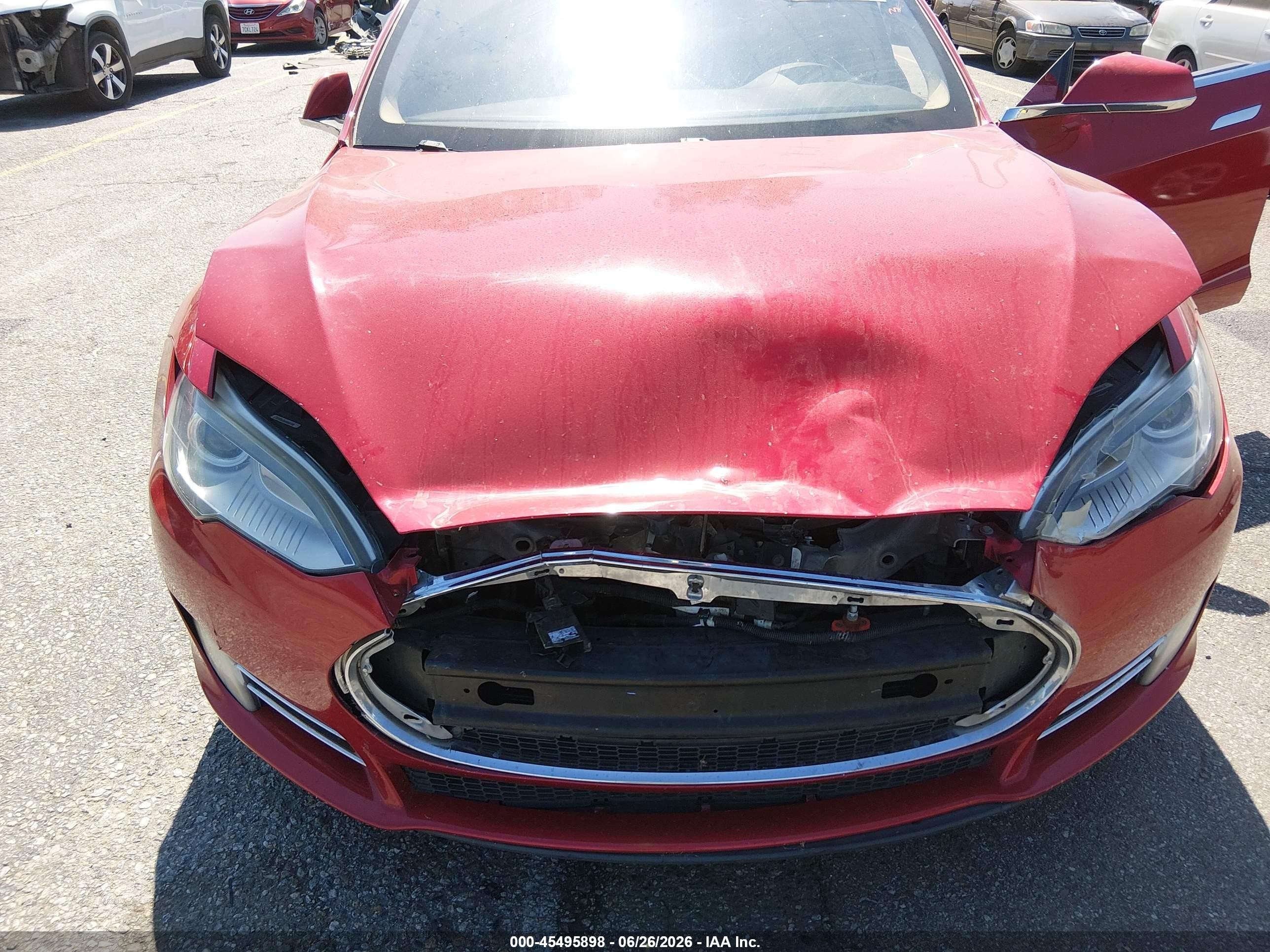 2013 Tesla Model S Red vin: 5YJSA1DN7DFP09310