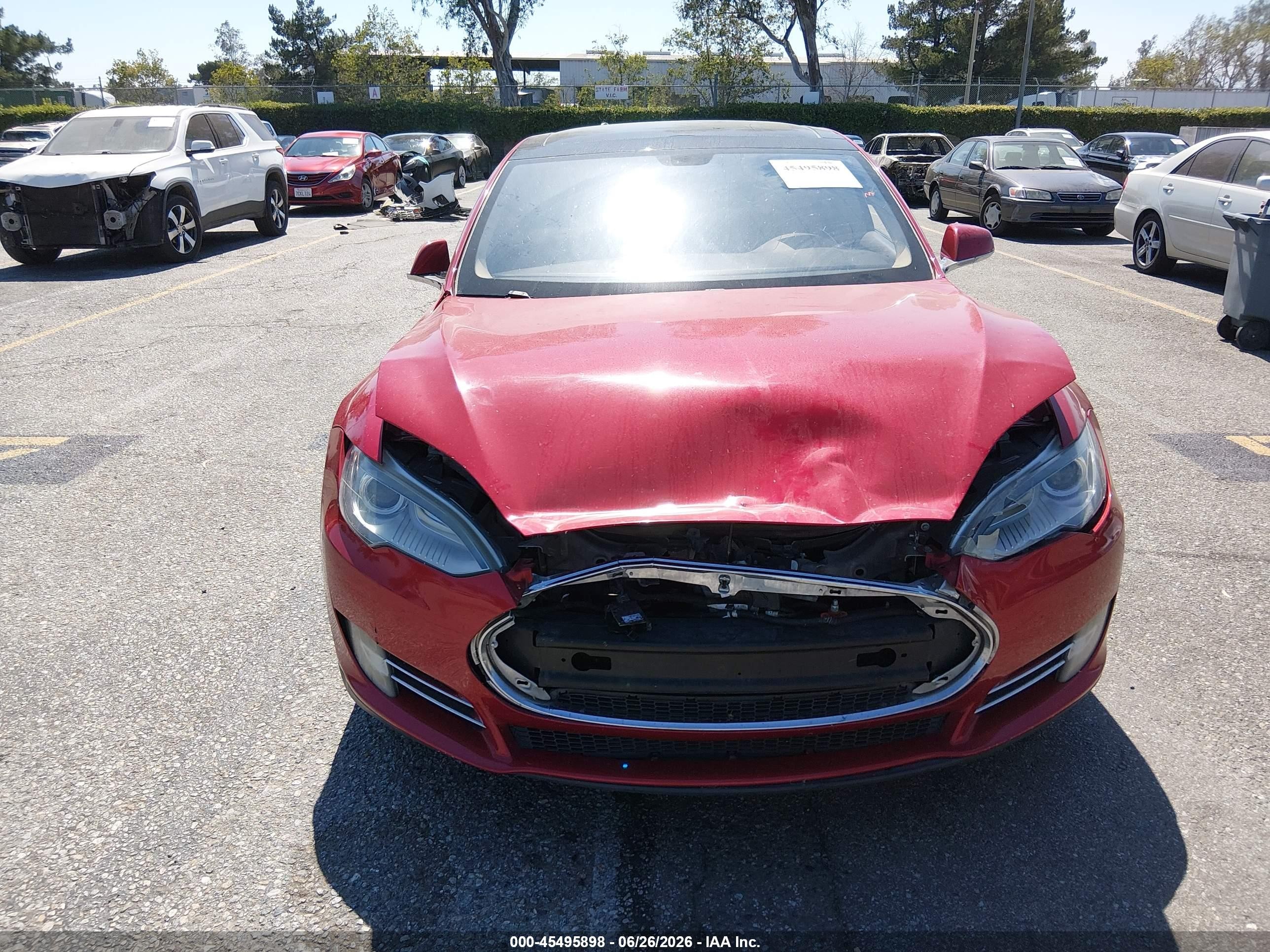 2013 Tesla Model S Red vin: 5YJSA1DN7DFP09310