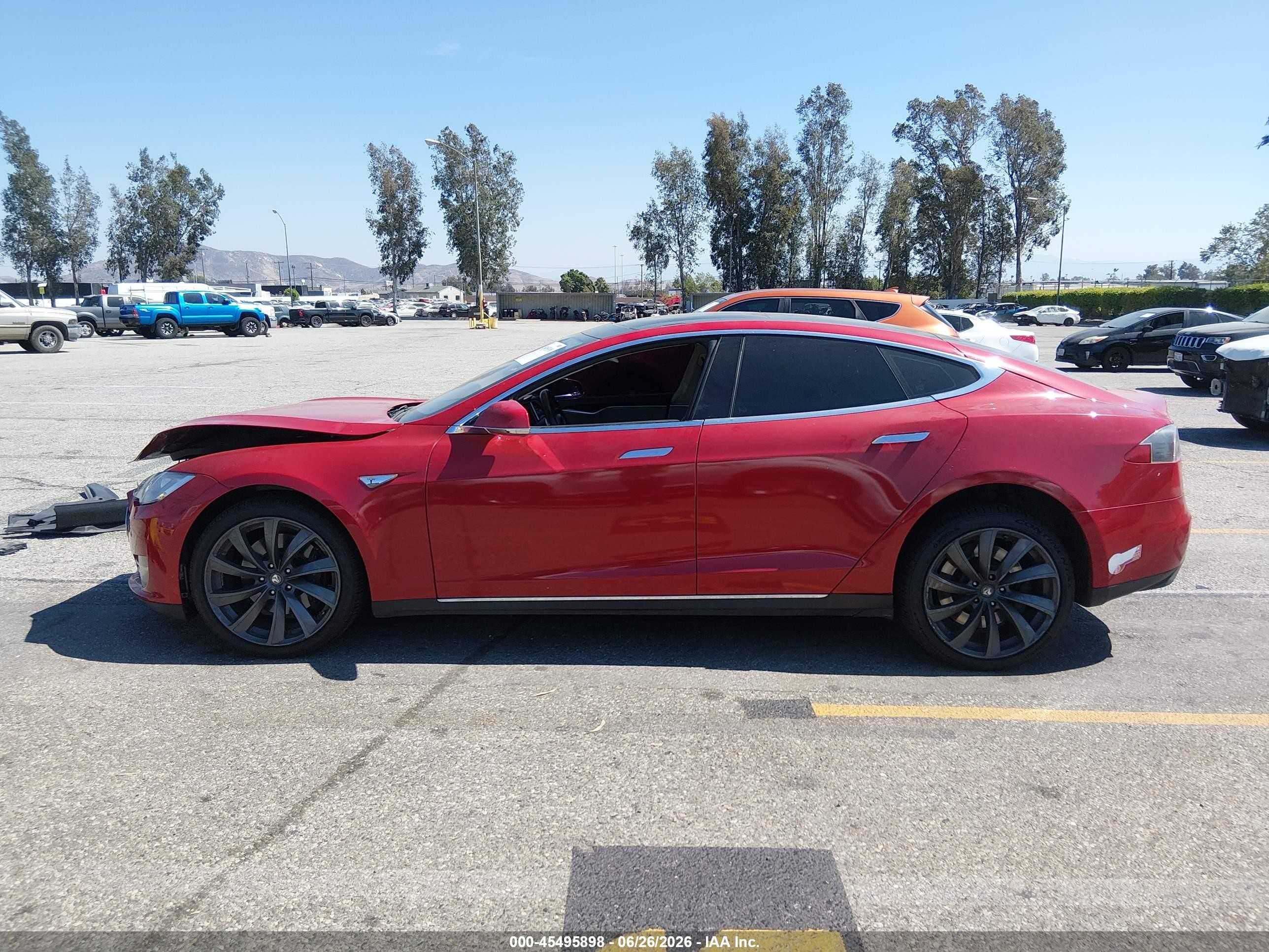 2013 Tesla Model S Red vin: 5YJSA1DN7DFP09310