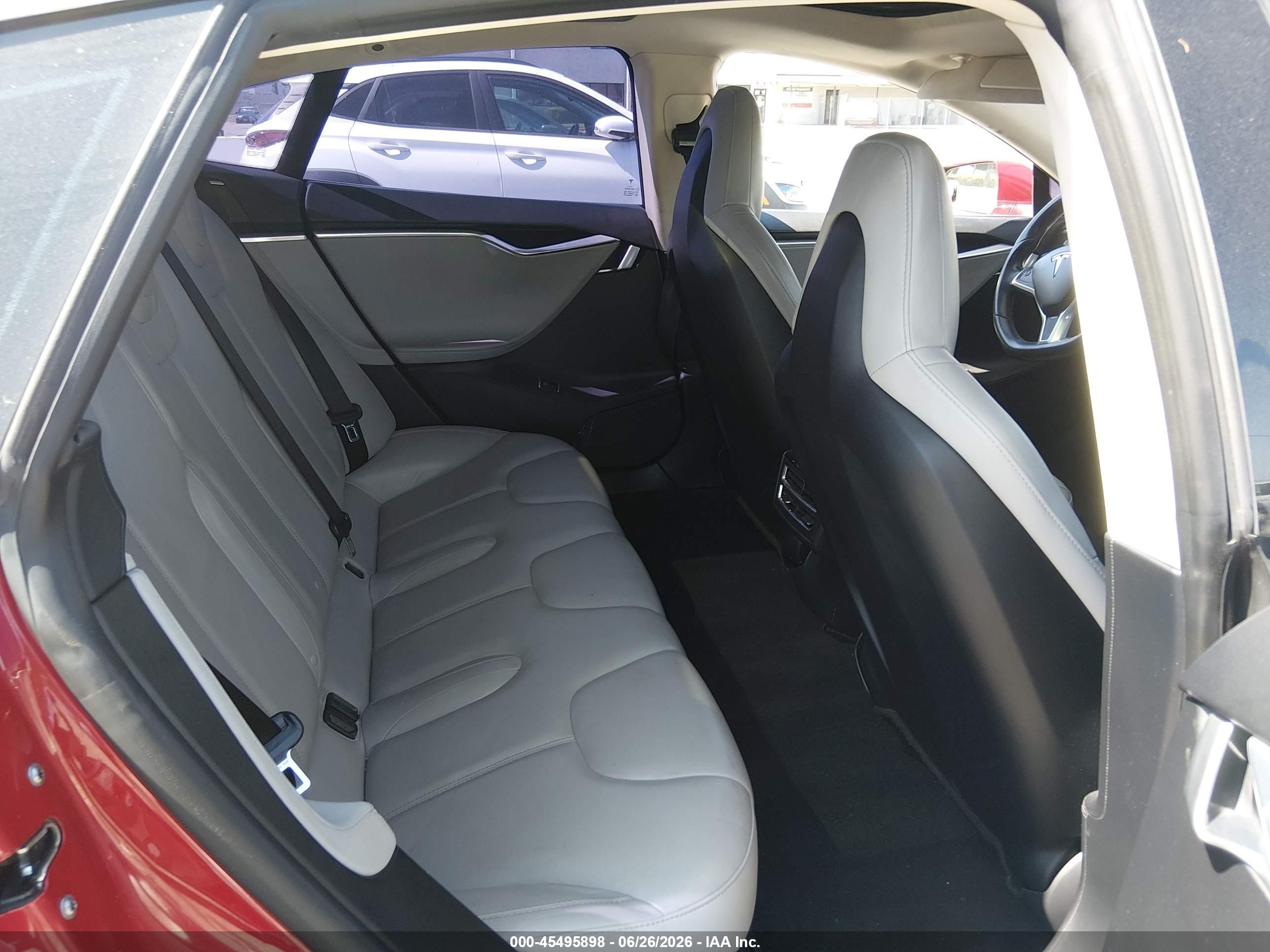 2013 Tesla Model S Red vin: 5YJSA1DN7DFP09310