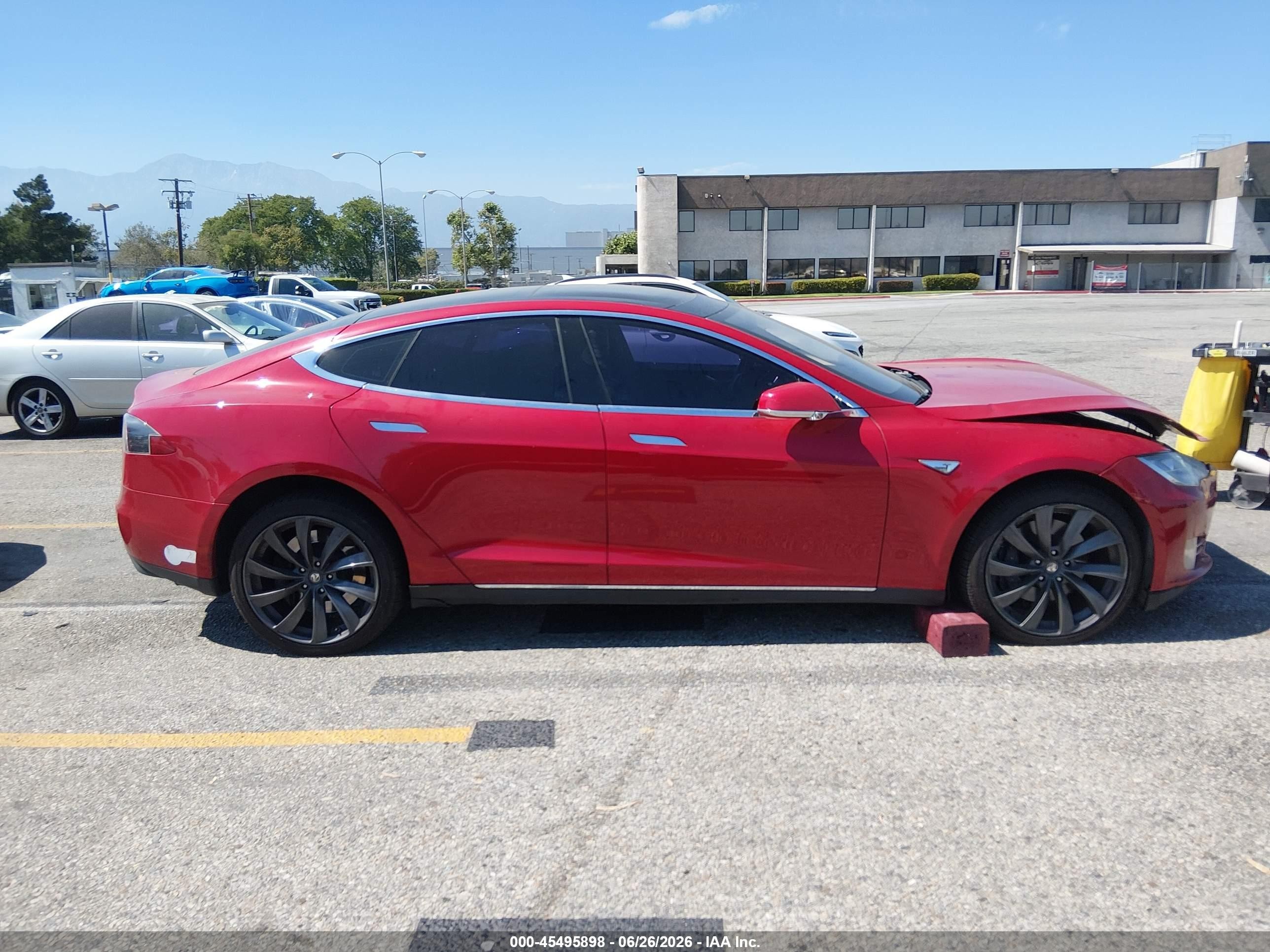 2013 Tesla Model S Red vin: 5YJSA1DN7DFP09310