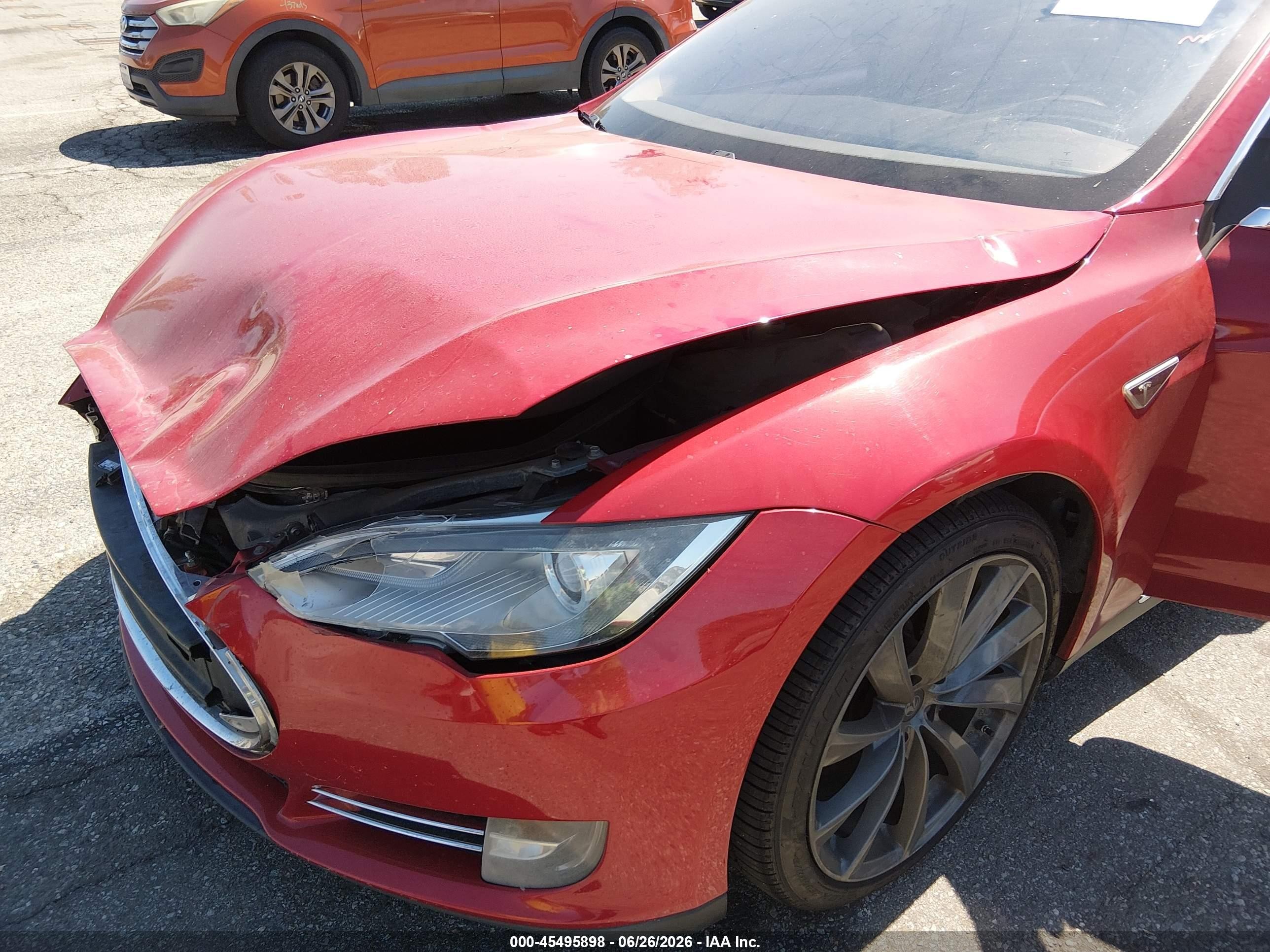 2013 Tesla Model S Red vin: 5YJSA1DN7DFP09310