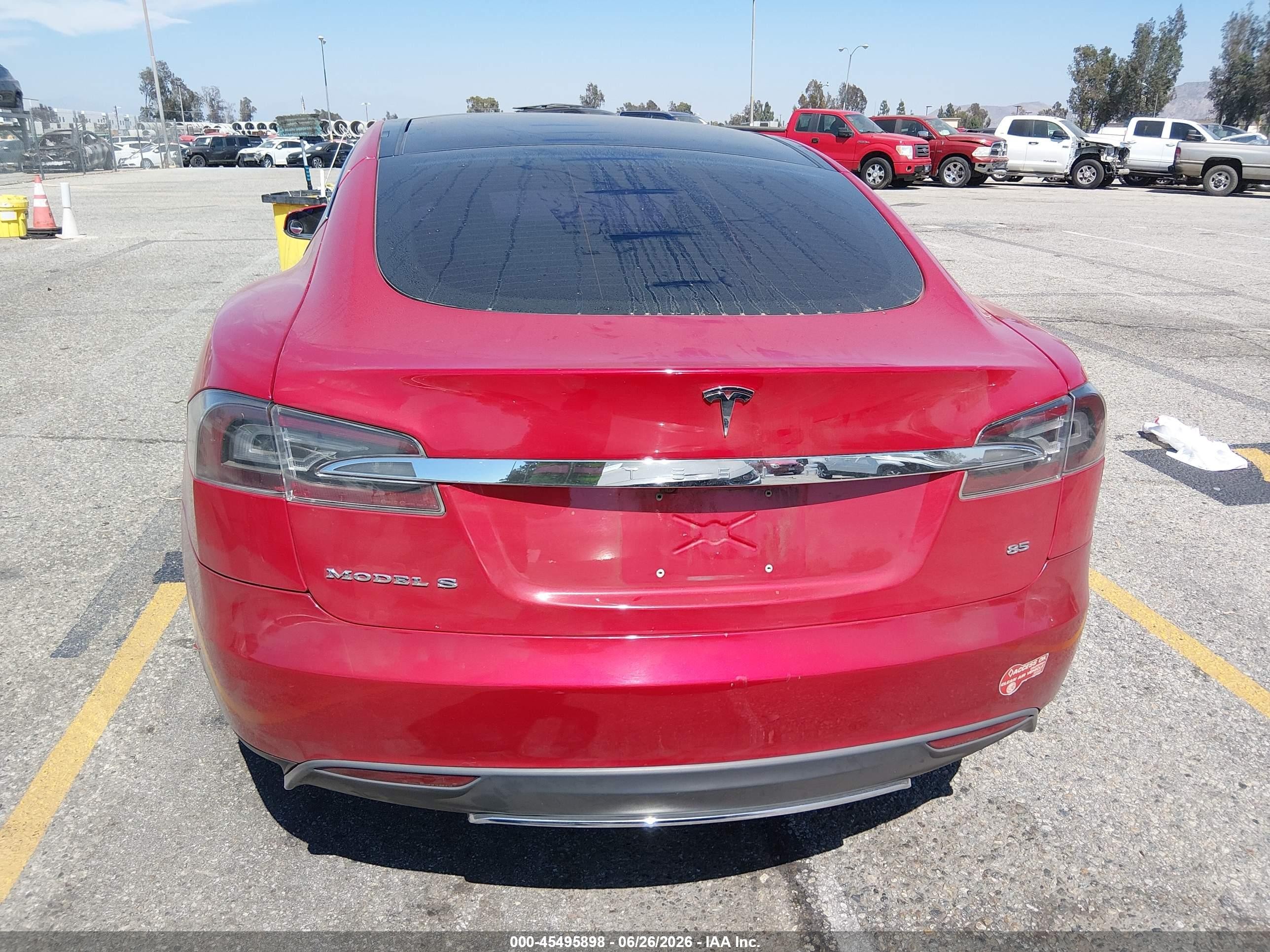 2013 Tesla Model S Red vin: 5YJSA1DN7DFP09310