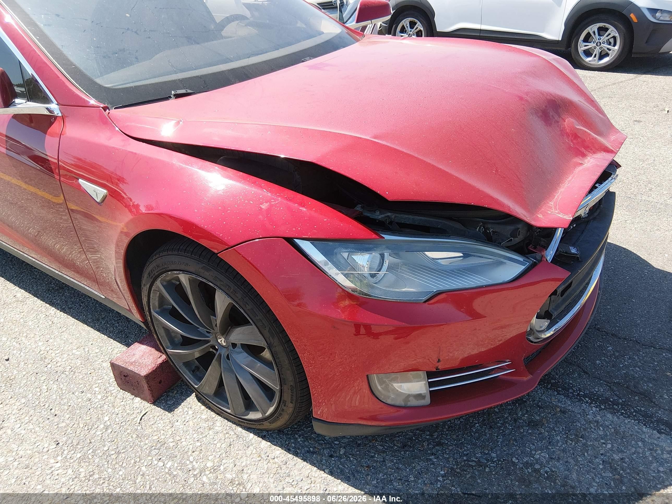 2013 Tesla Model S Red vin: 5YJSA1DN7DFP09310