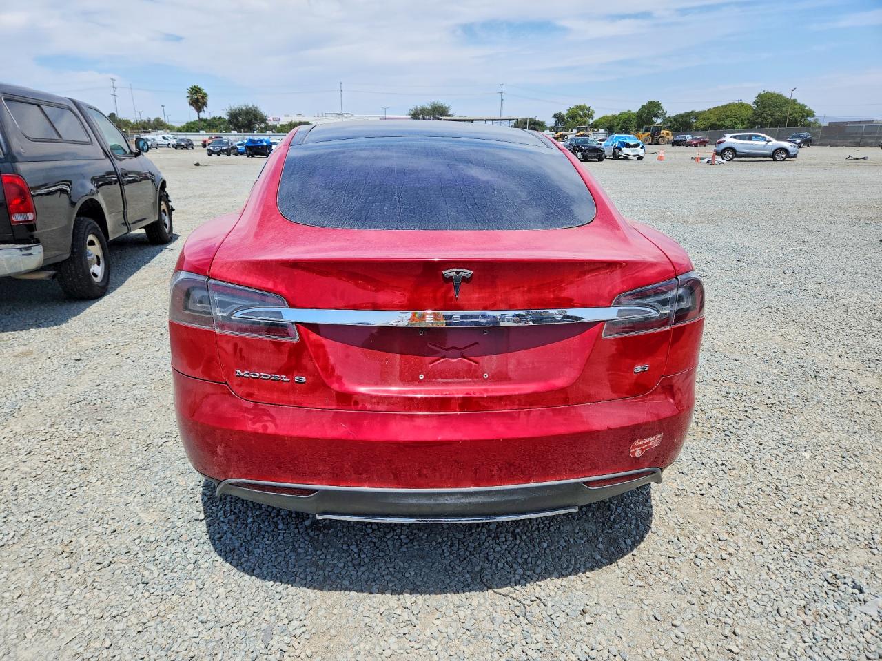 2013 Tesla Model S Red vin: 5YJSA1DN7DFP09310