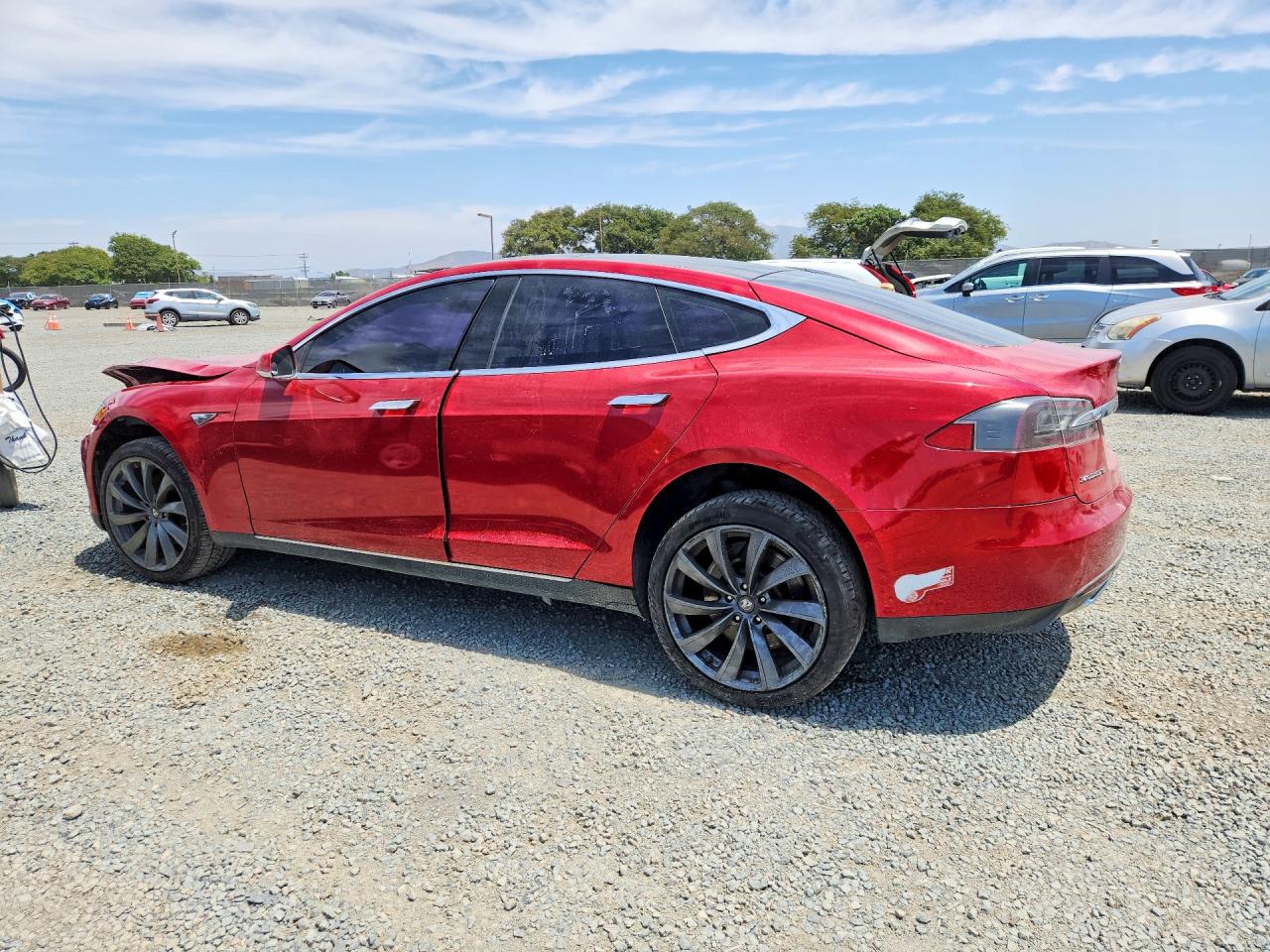 2013 Tesla Model S Red vin: 5YJSA1DN7DFP09310