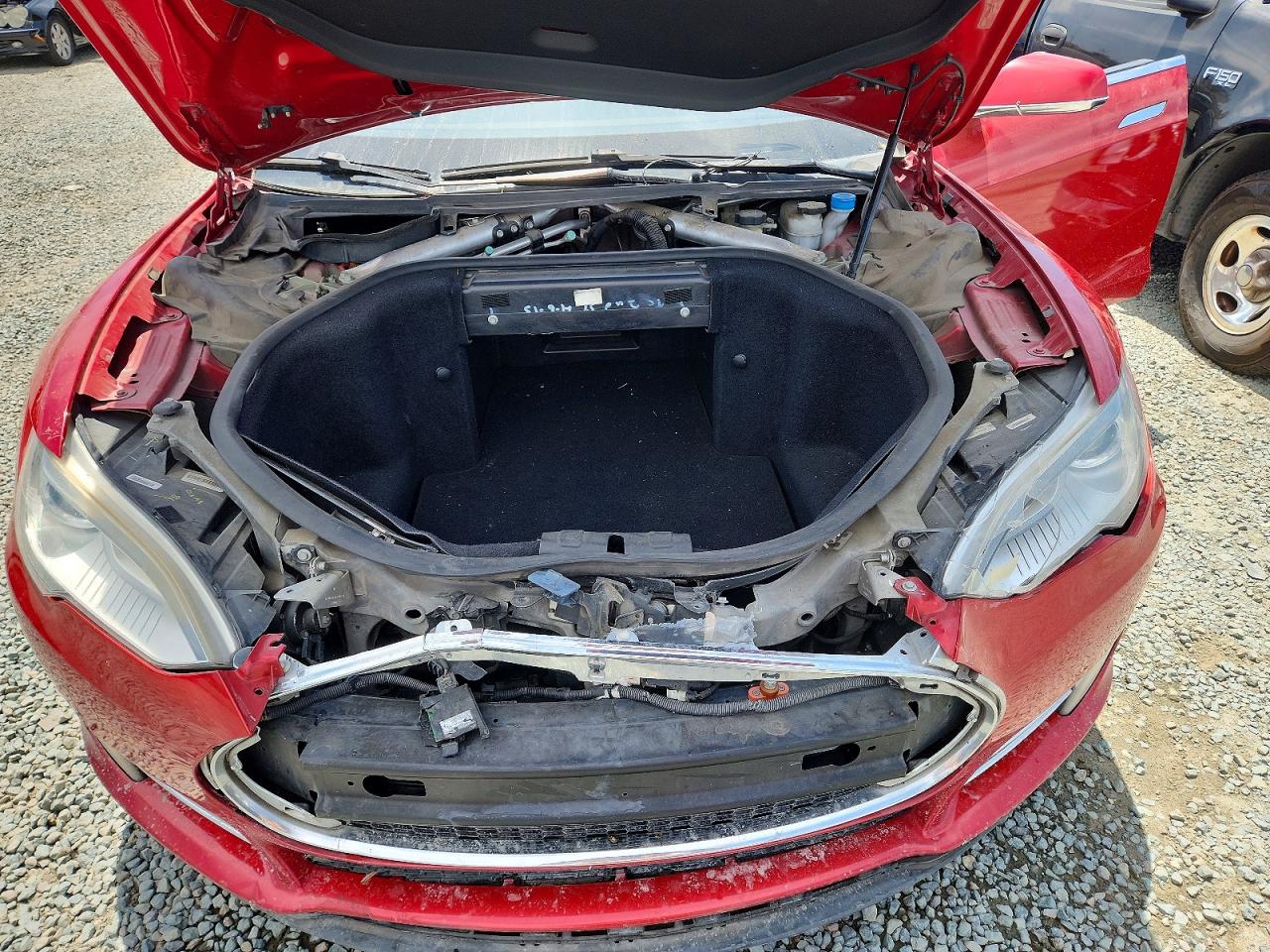 2013 Tesla Model S Red vin: 5YJSA1DN7DFP09310