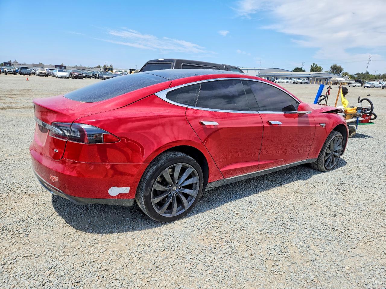2013 Tesla Model S Red vin: 5YJSA1DN7DFP09310