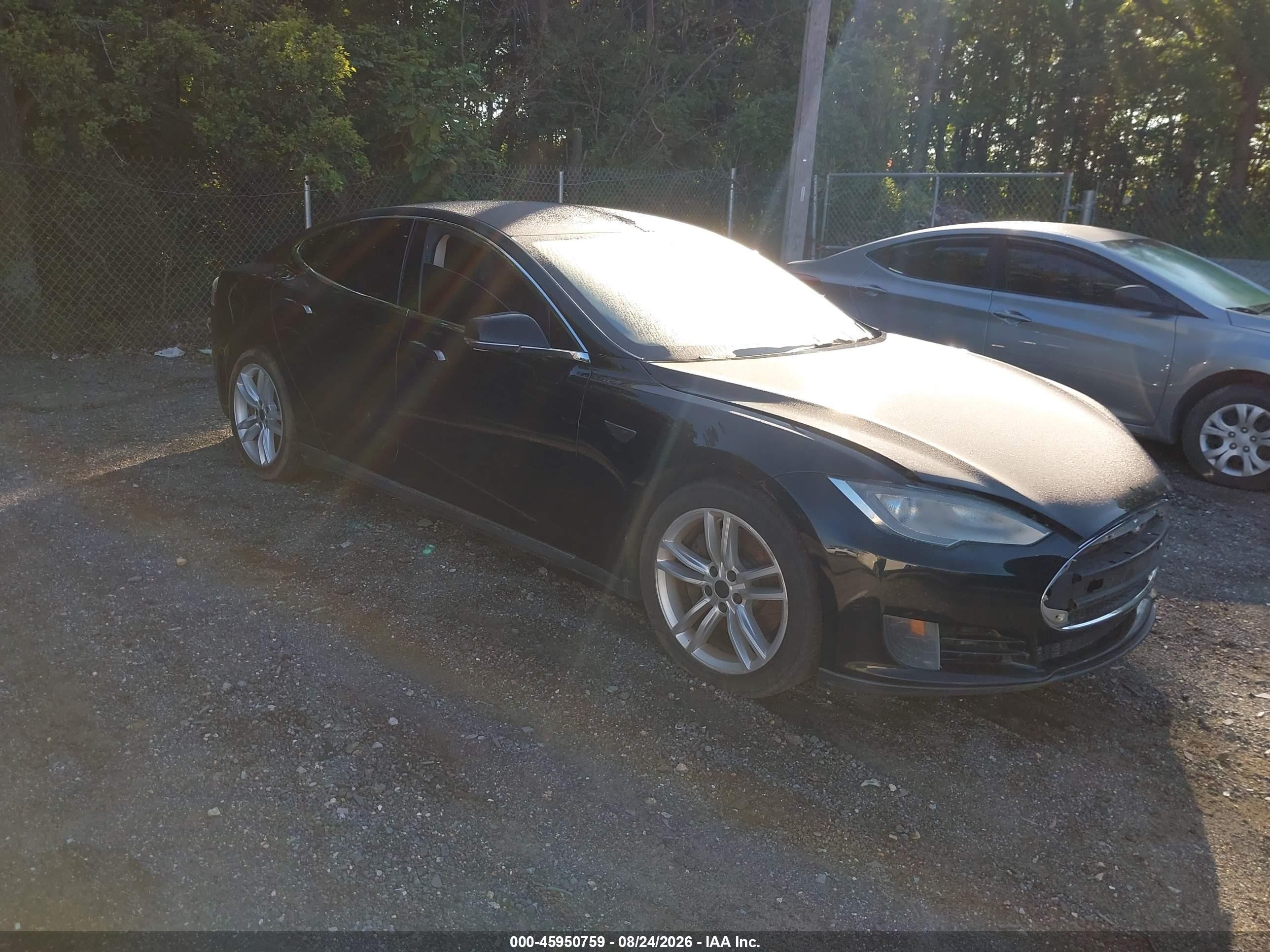 2013 Tesla Model S   Black vin: 5YJSA1DN9DFP15402
