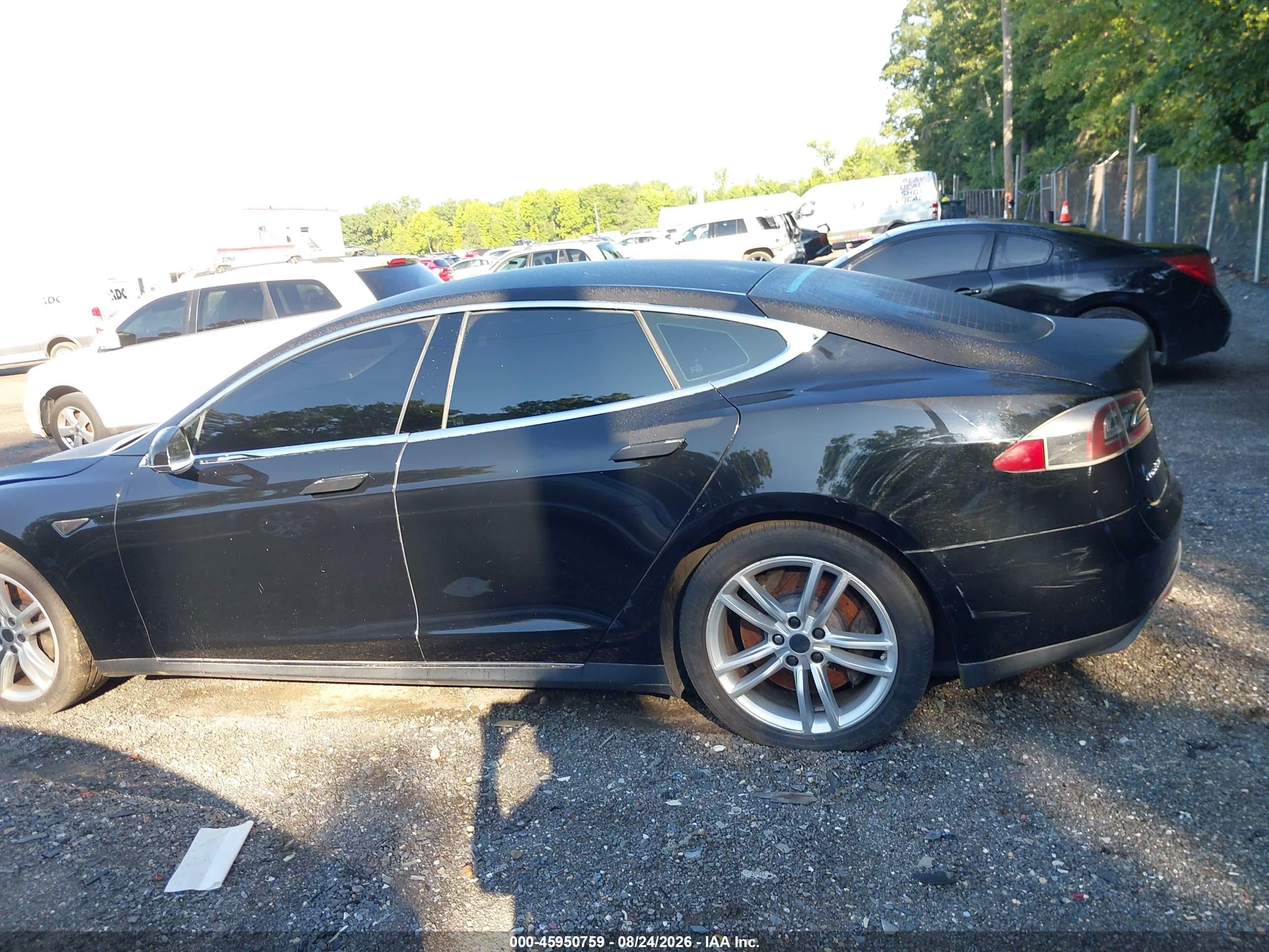2013 Tesla Model S   Black vin: 5YJSA1DN9DFP15402
