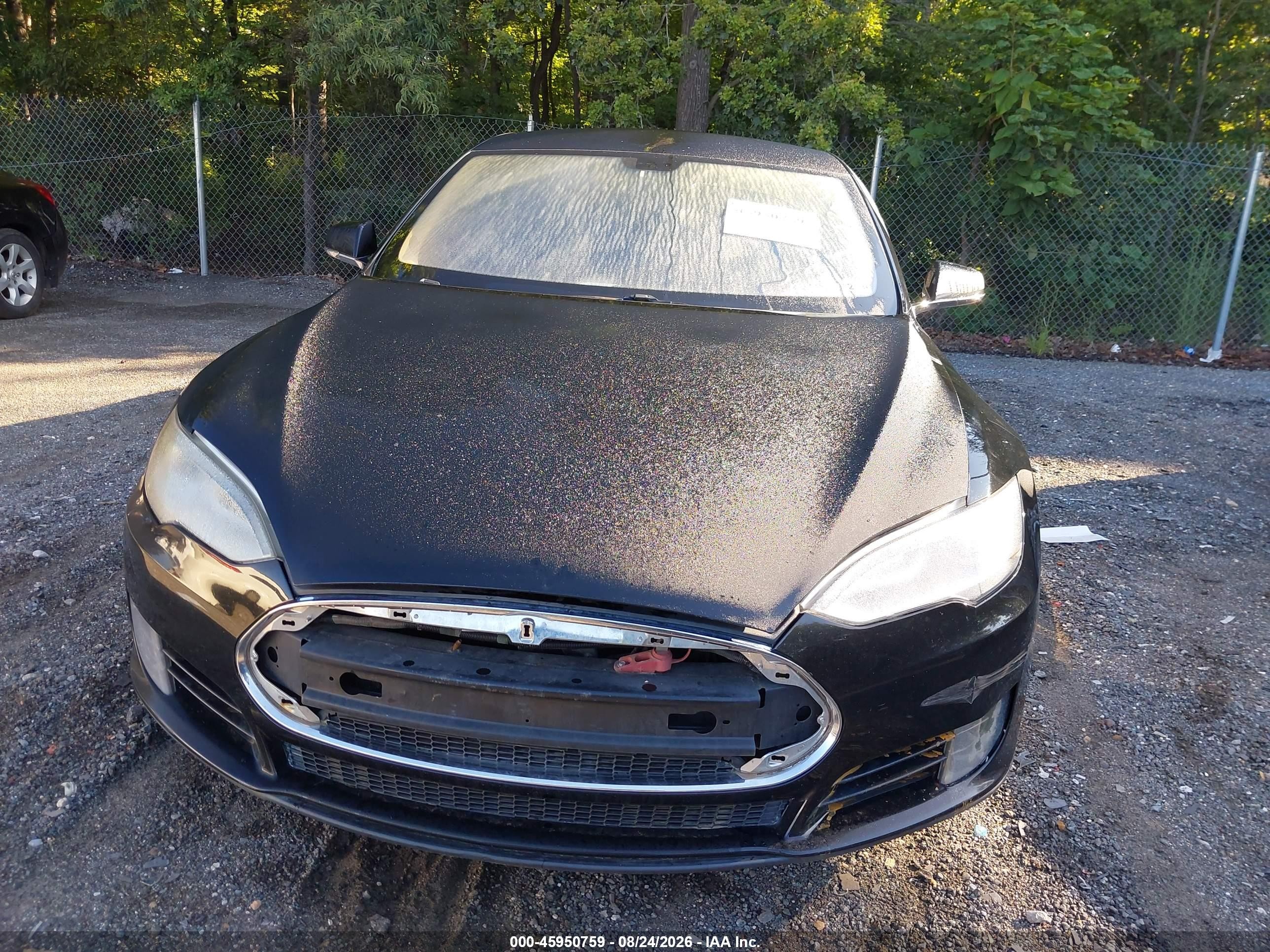 2013 Tesla Model S   Black vin: 5YJSA1DN9DFP15402