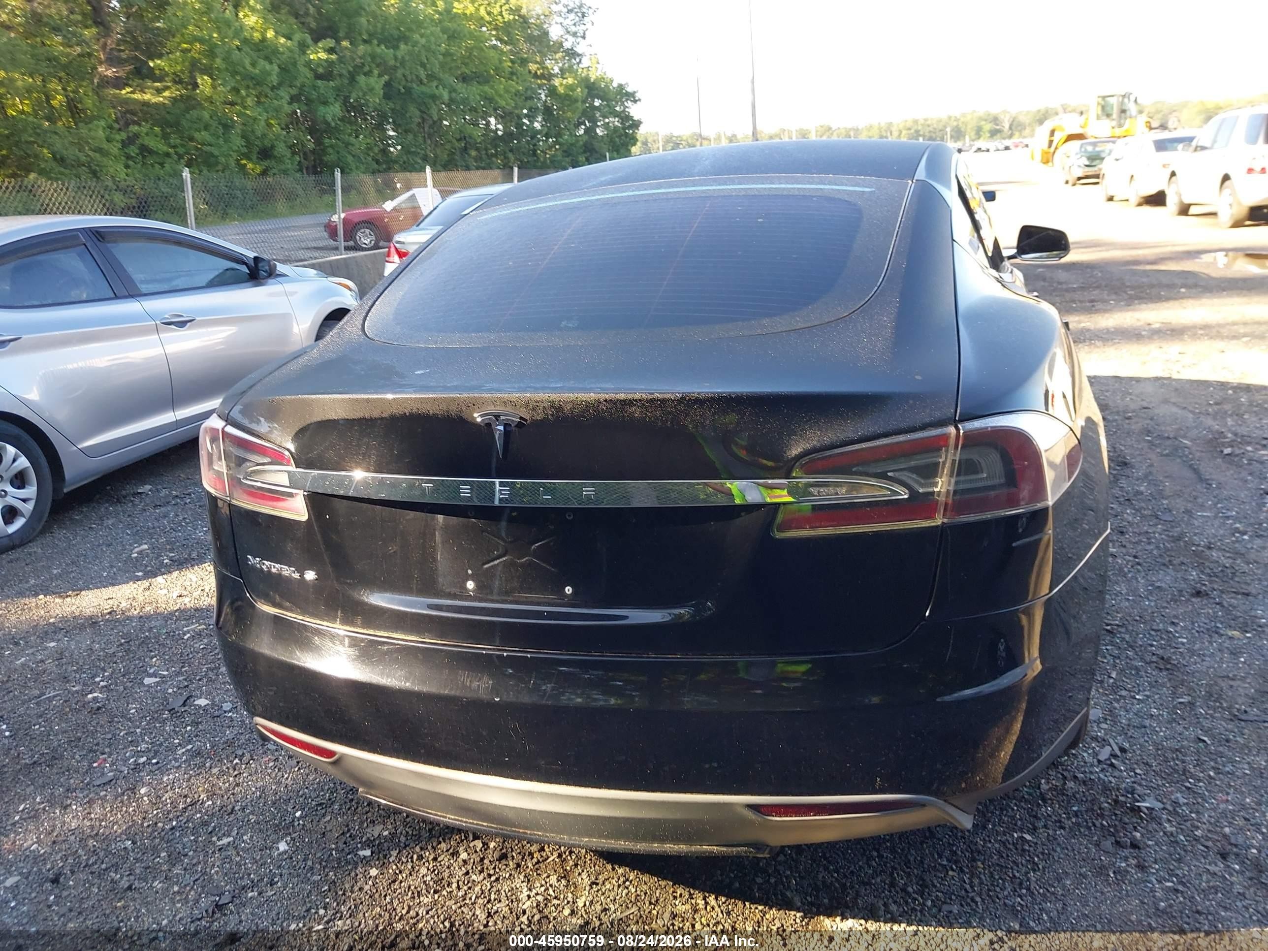 2013 Tesla Model S   Black vin: 5YJSA1DN9DFP15402