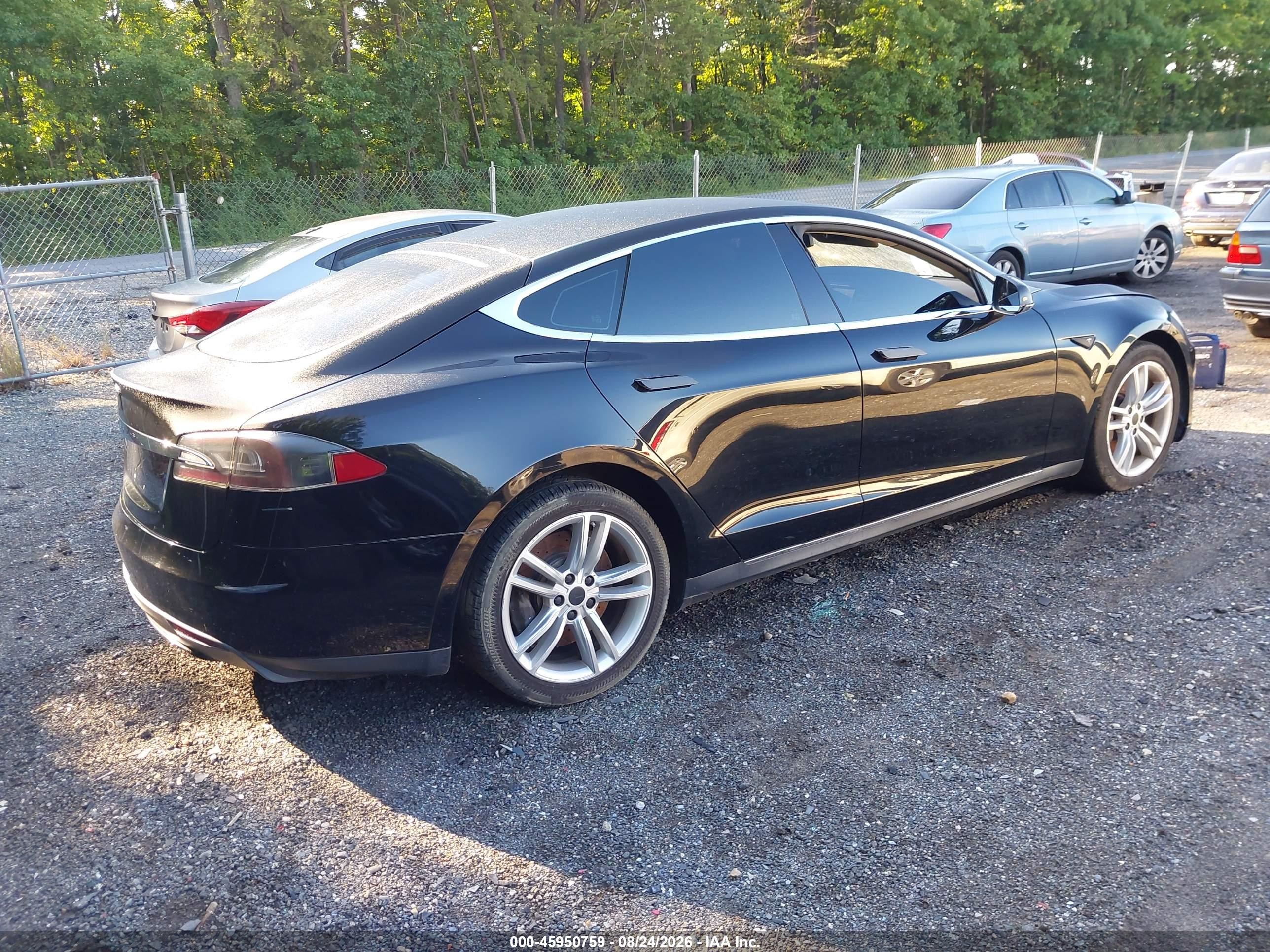 2013 Tesla Model S   Black vin: 5YJSA1DN9DFP15402