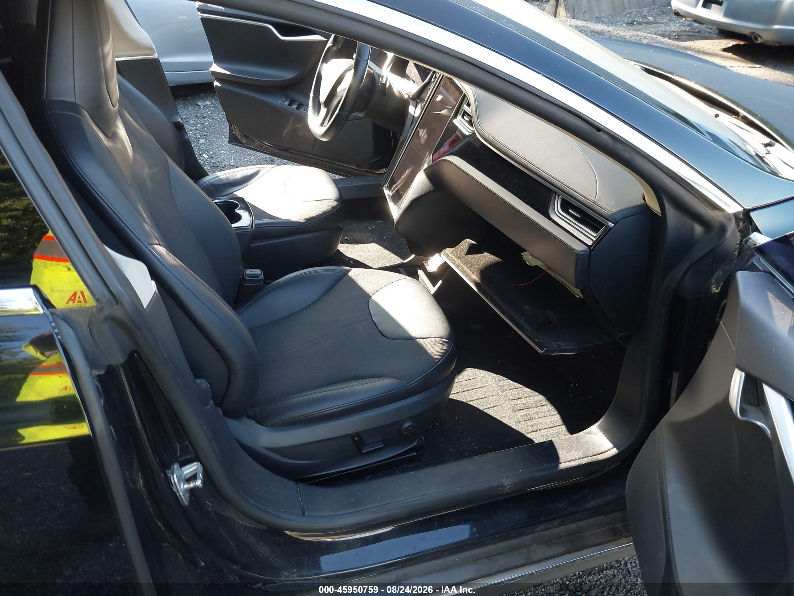 2013 Tesla Model S   Black vin: 5YJSA1DN9DFP15402