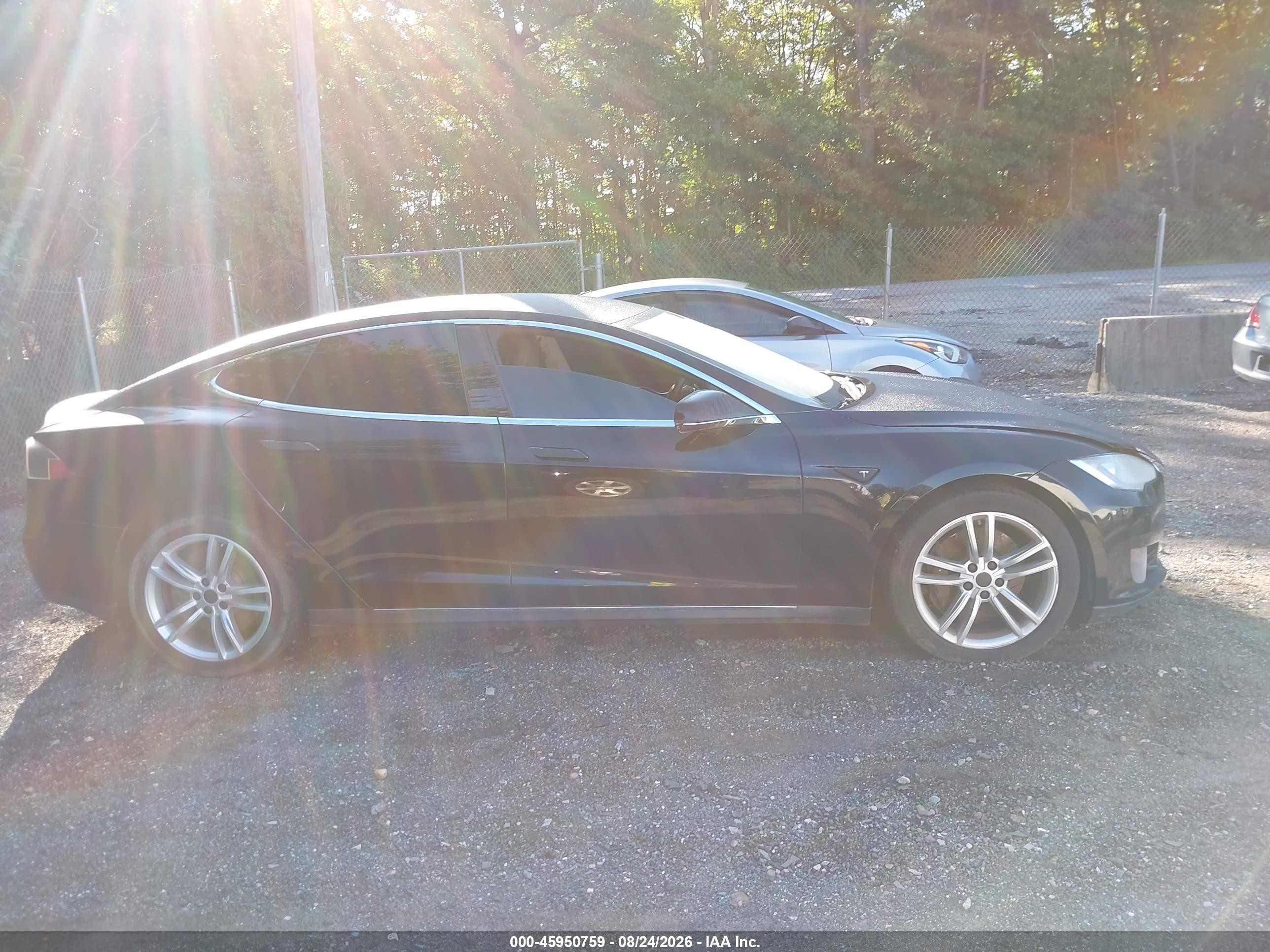 2013 Tesla Model S   Black vin: 5YJSA1DN9DFP15402