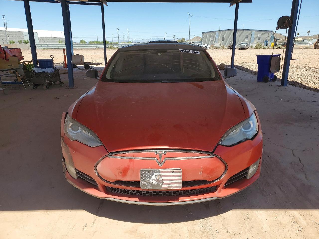 2013 Tesla Model S Red vin: 5YJSA1DN9DFP18915
