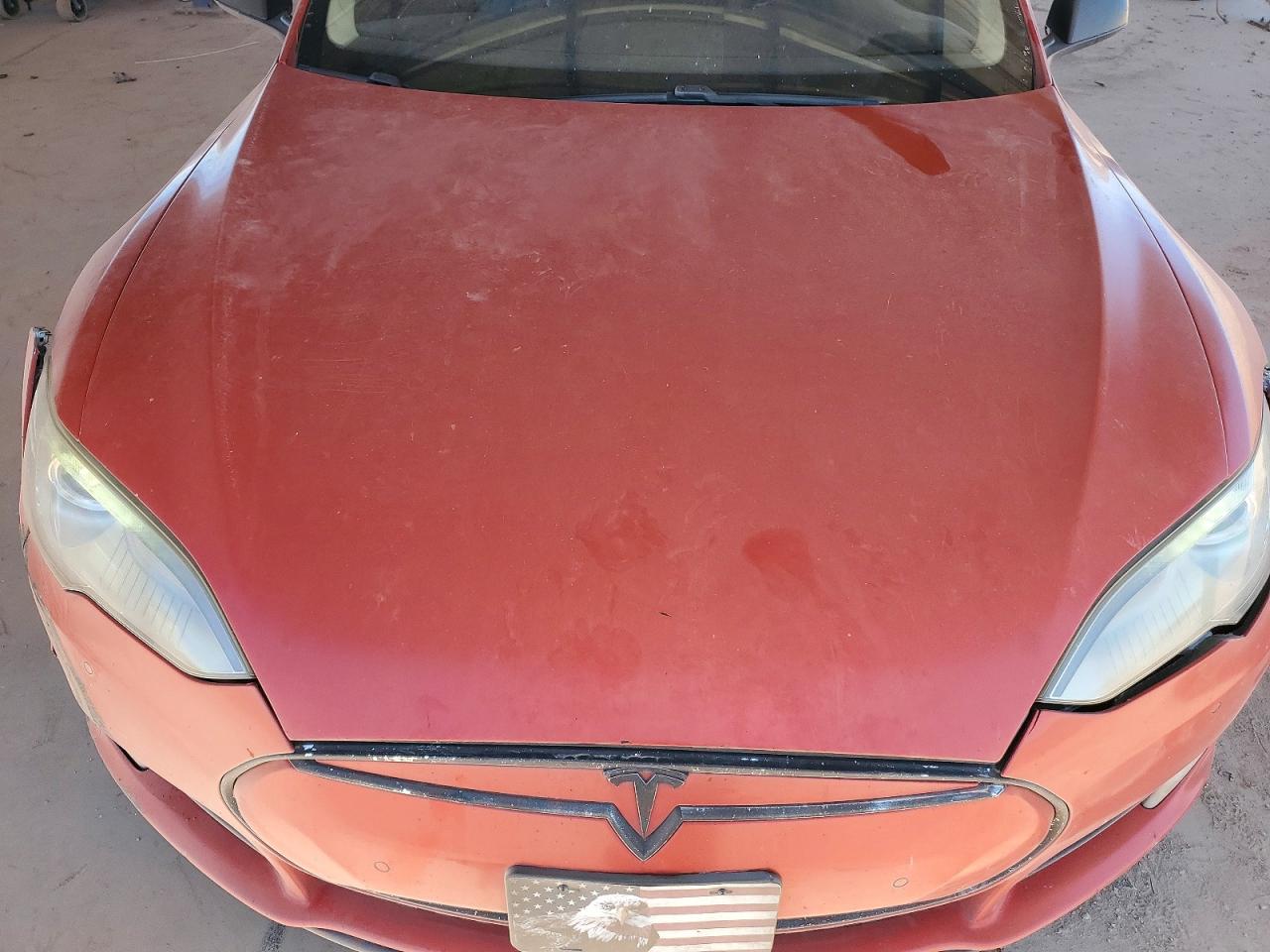 2013 Tesla Model S Red vin: 5YJSA1DN9DFP18915