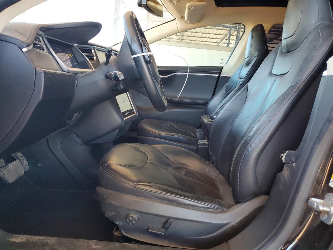 2013 Tesla Model S Red vin: 5YJSA1DN9DFP18915