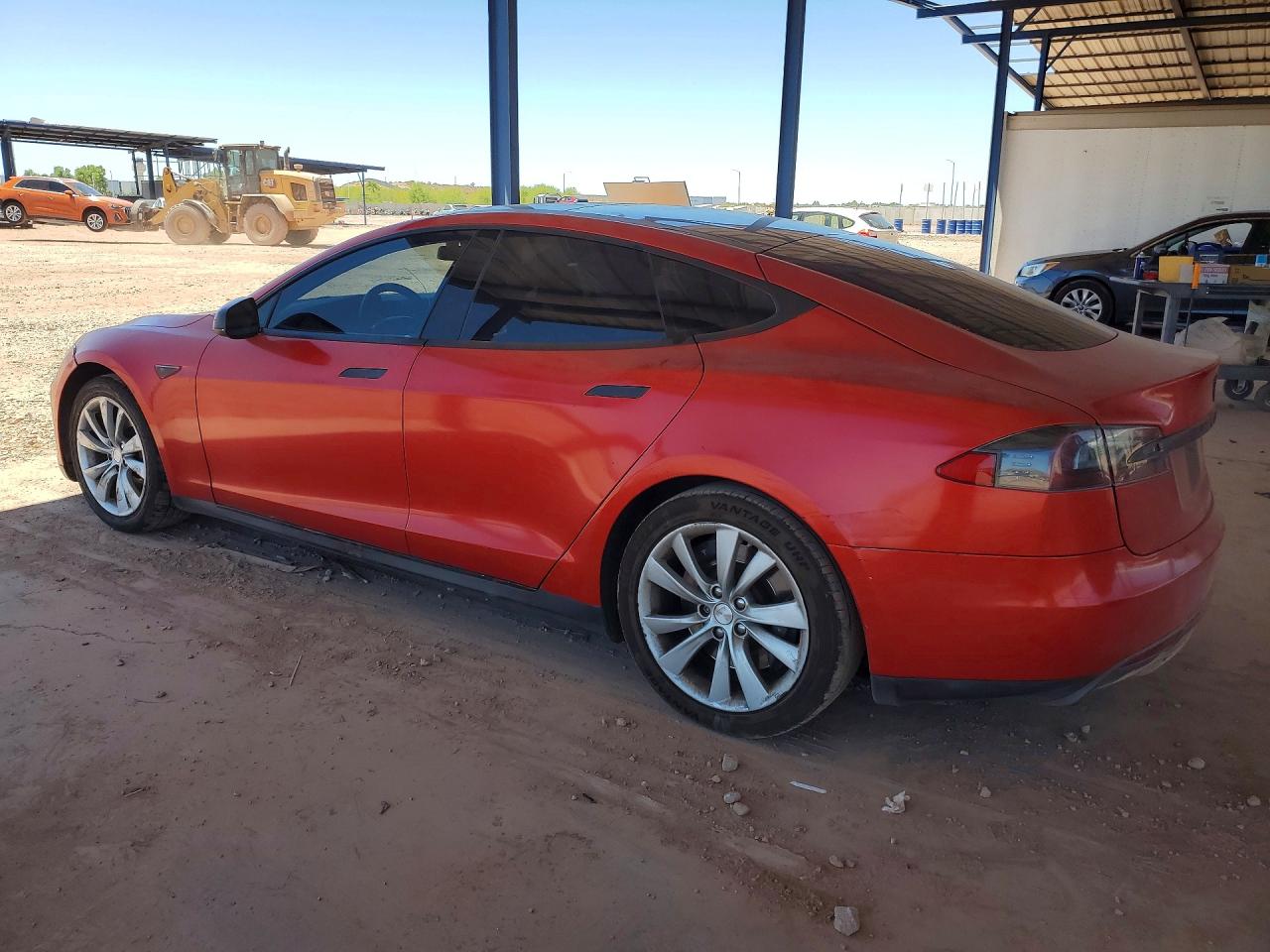 2013 Tesla Model S Red vin: 5YJSA1DN9DFP18915