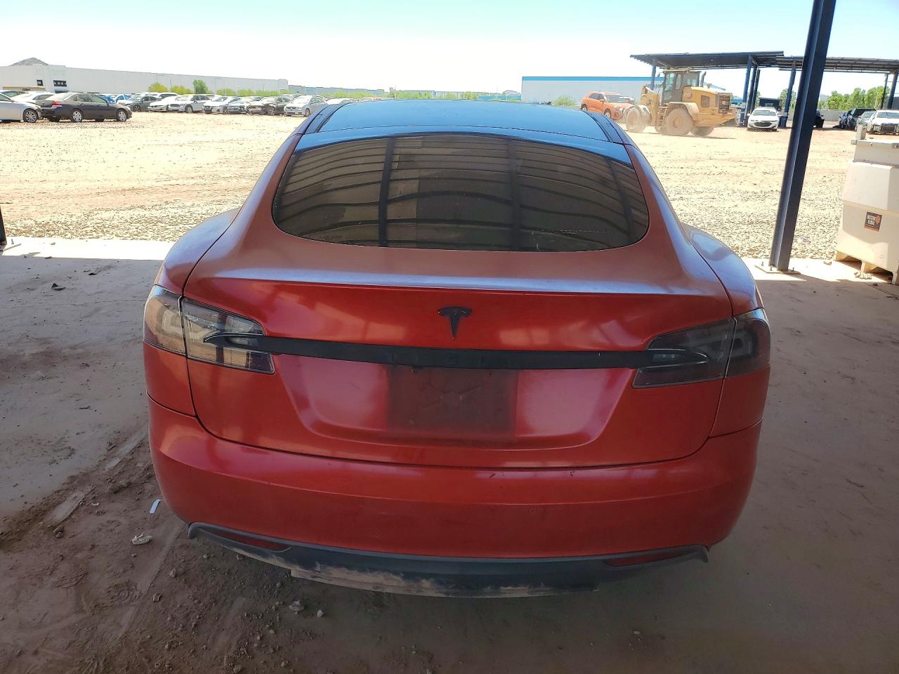 2013 Tesla Model S Red vin: 5YJSA1DN9DFP18915