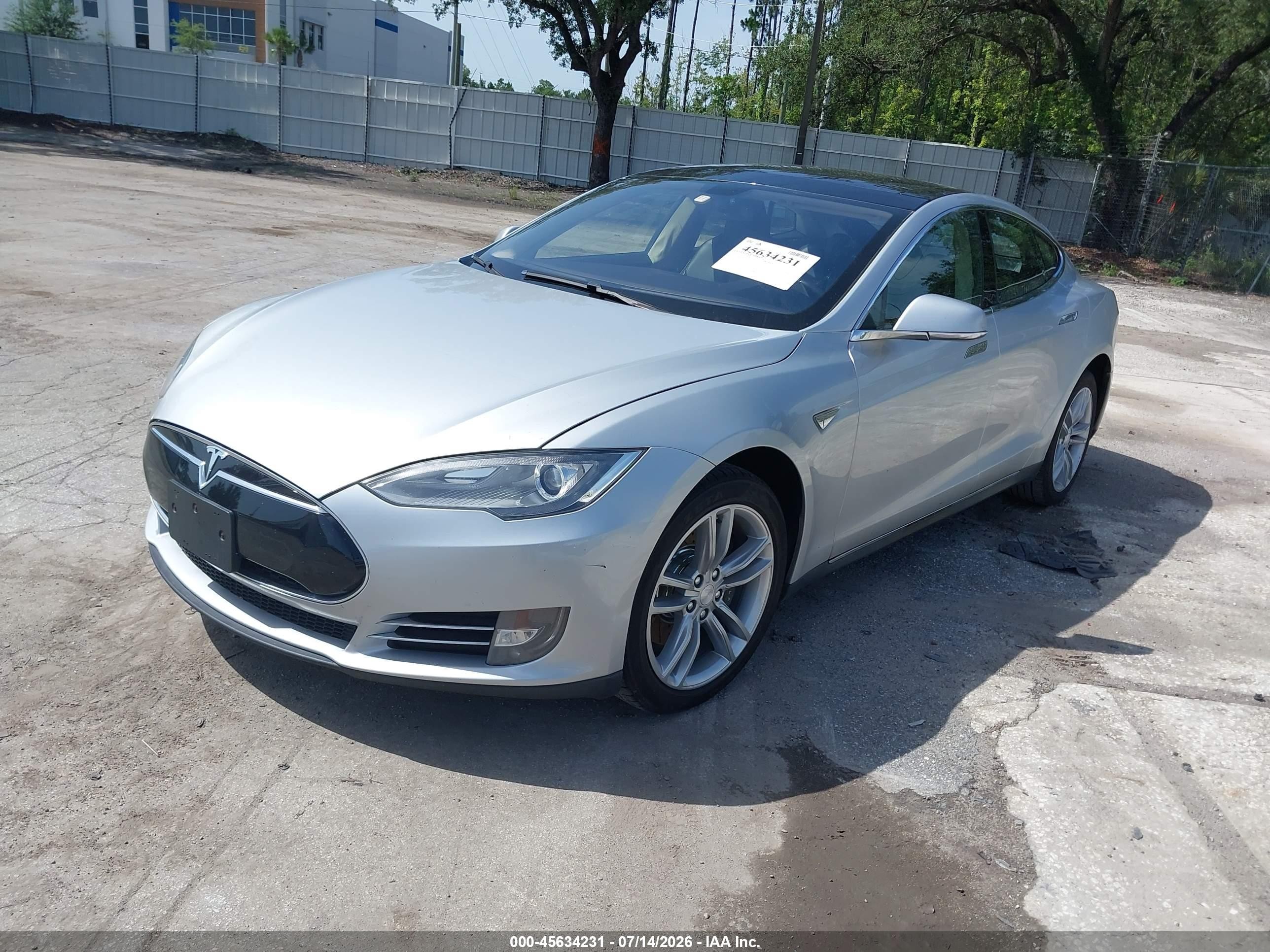 2013 Tesla Model S Performance Silver vin: 5YJSA1DP0DFP06721
