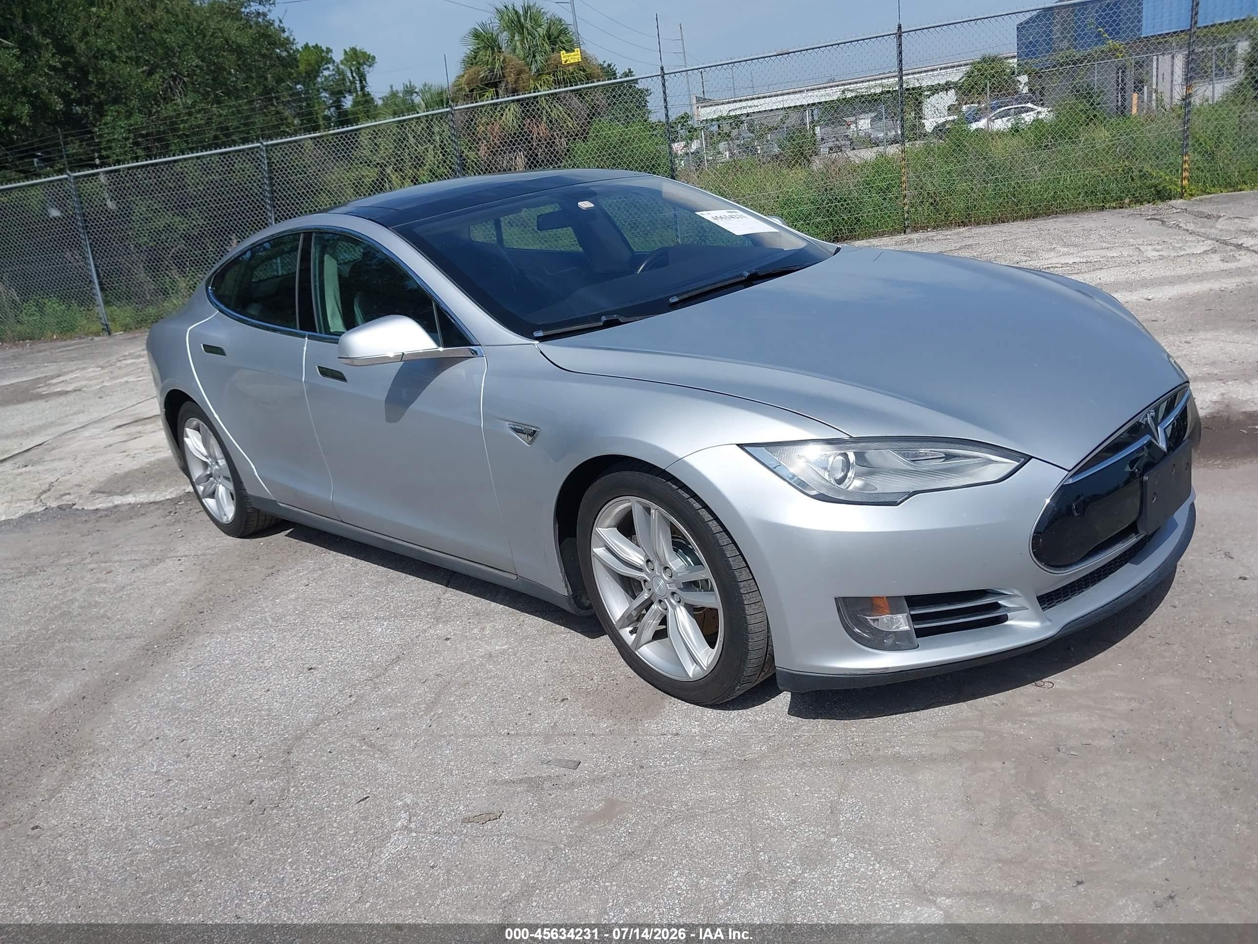 2013 Tesla Model S Performance Silver vin: 5YJSA1DP0DFP06721