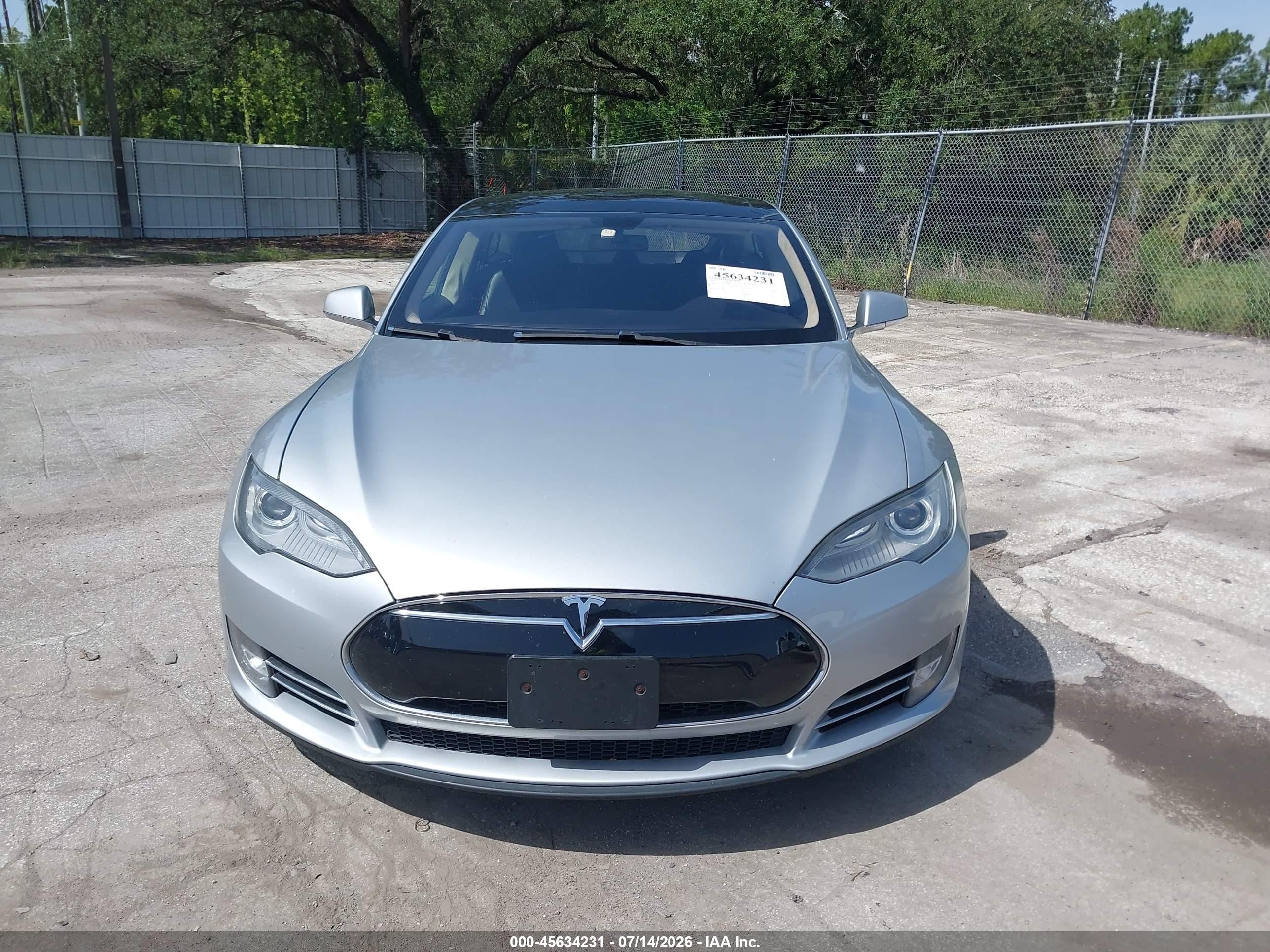 2013 Tesla Model S Performance Silver vin: 5YJSA1DP0DFP06721