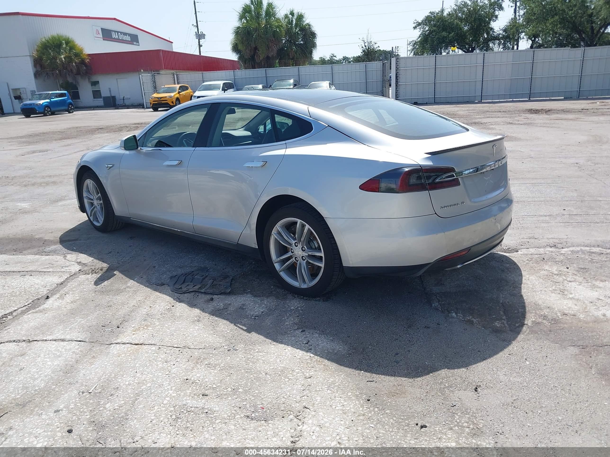 2013 Tesla Model S Performance Silver vin: 5YJSA1DP0DFP06721