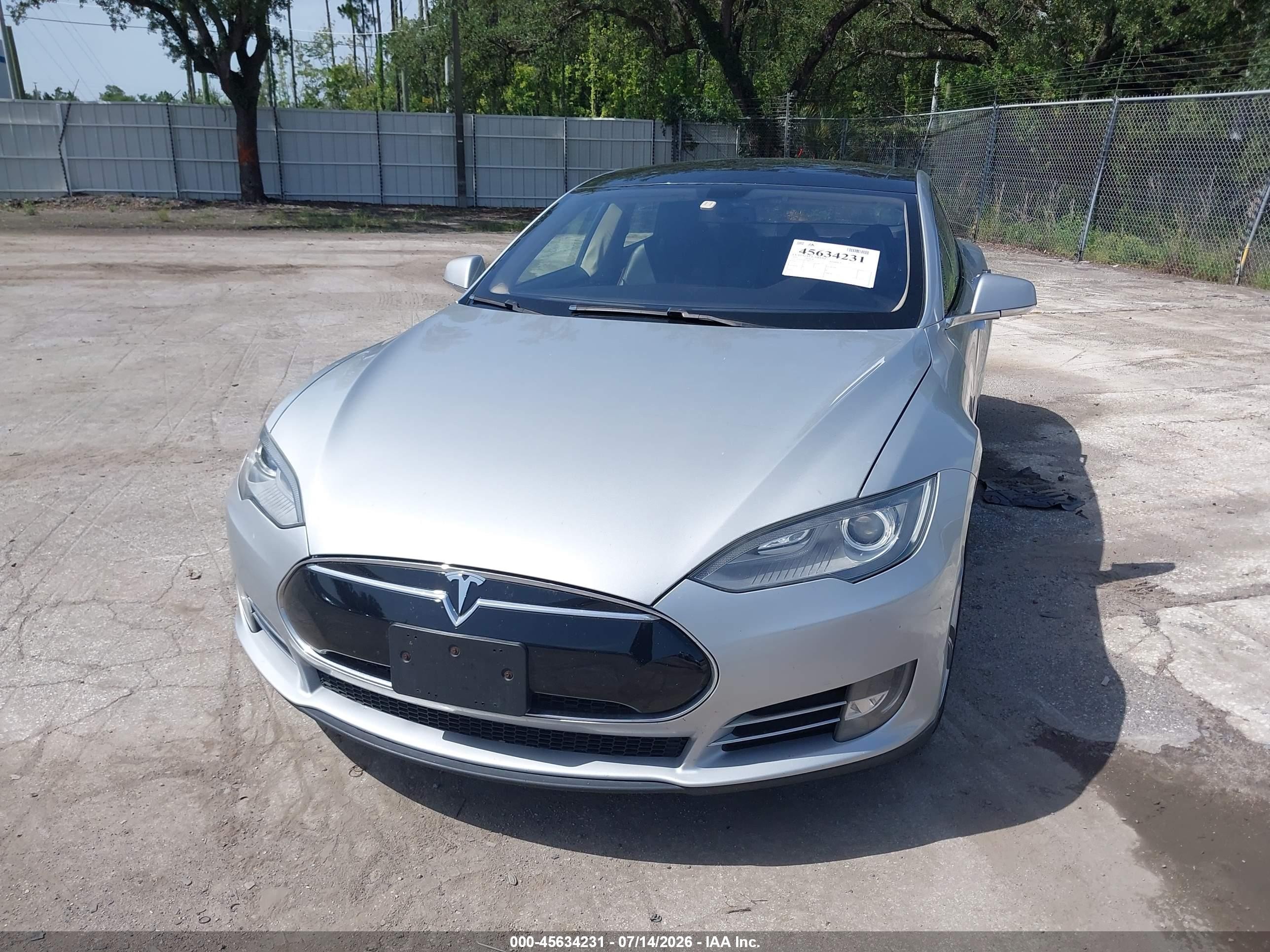 2013 Tesla Model S Performance Silver vin: 5YJSA1DP0DFP06721