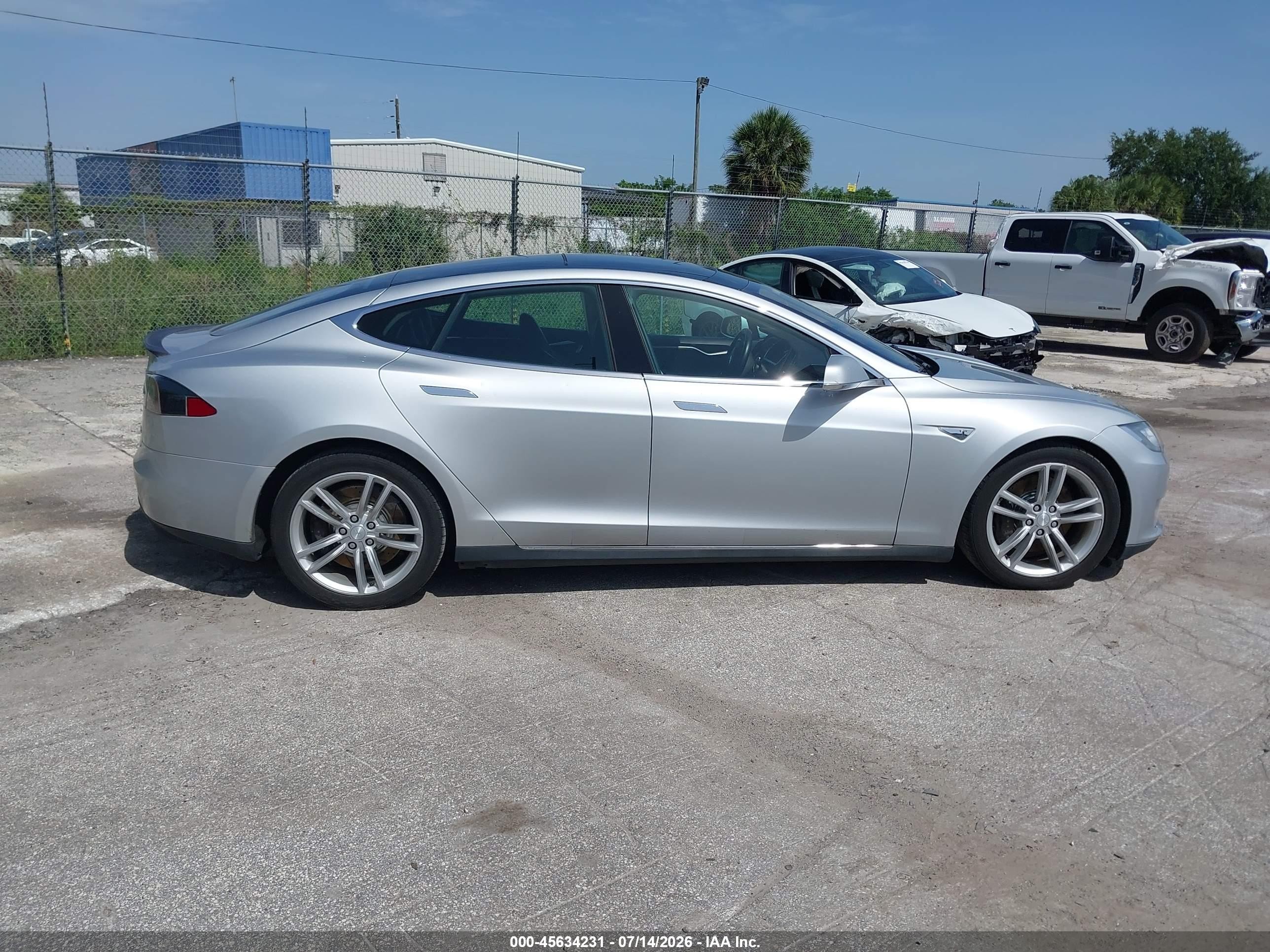 2013 Tesla Model S Performance Silver vin: 5YJSA1DP0DFP06721