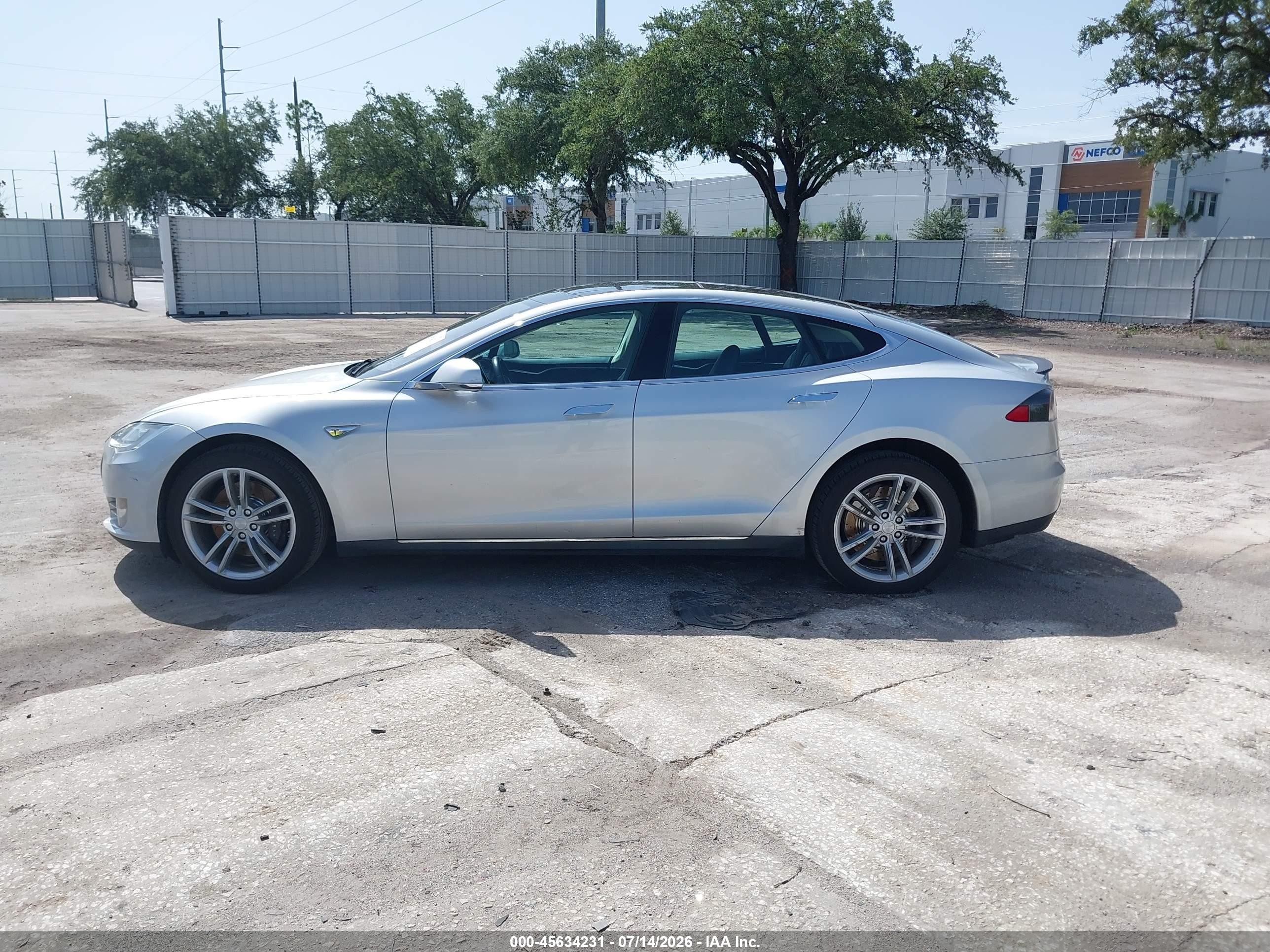 2013 Tesla Model S Performance Silver vin: 5YJSA1DP0DFP06721