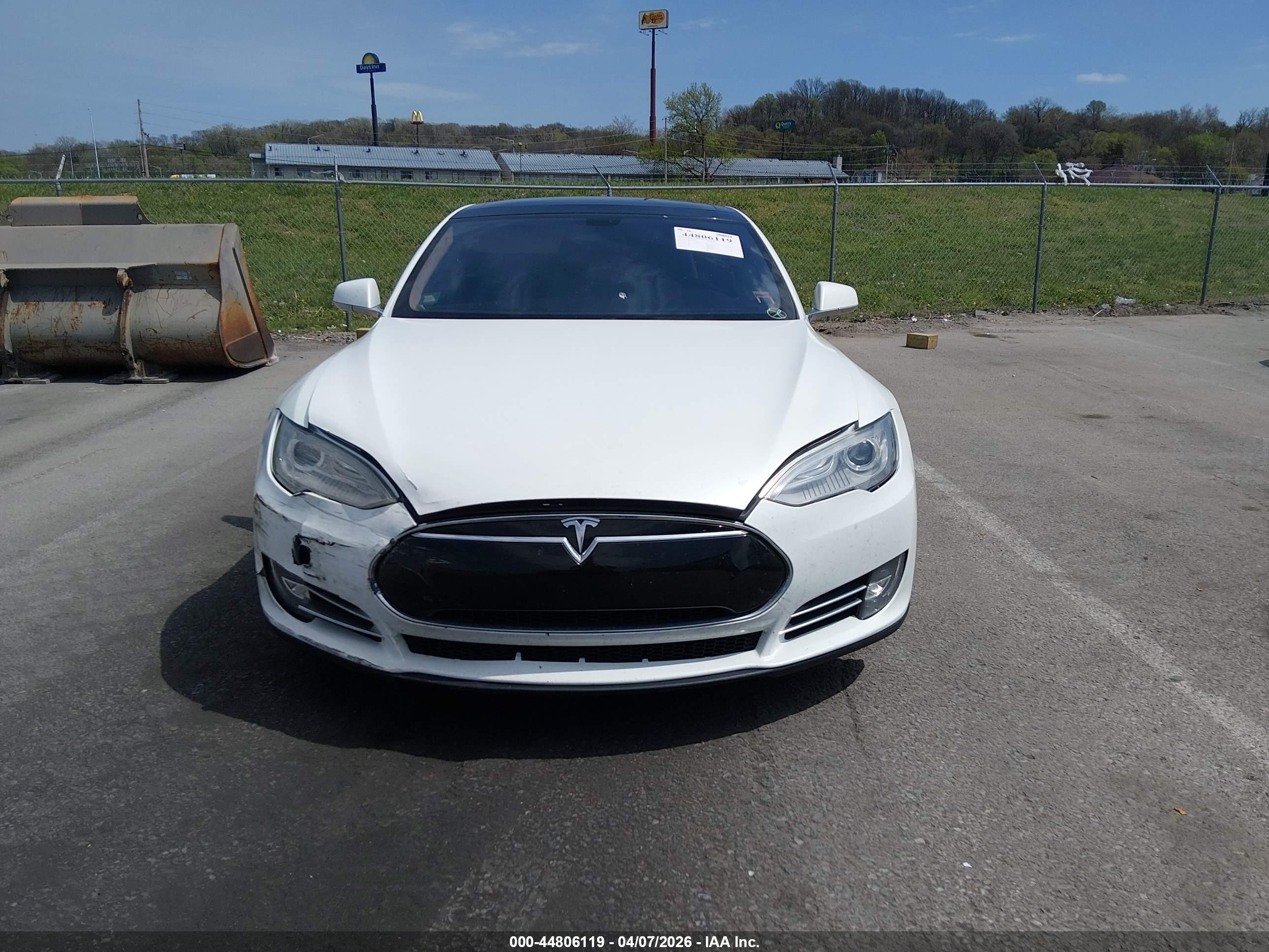 2013 Tesla Model S Performance White vin: 5YJSA1DP1DFP05853