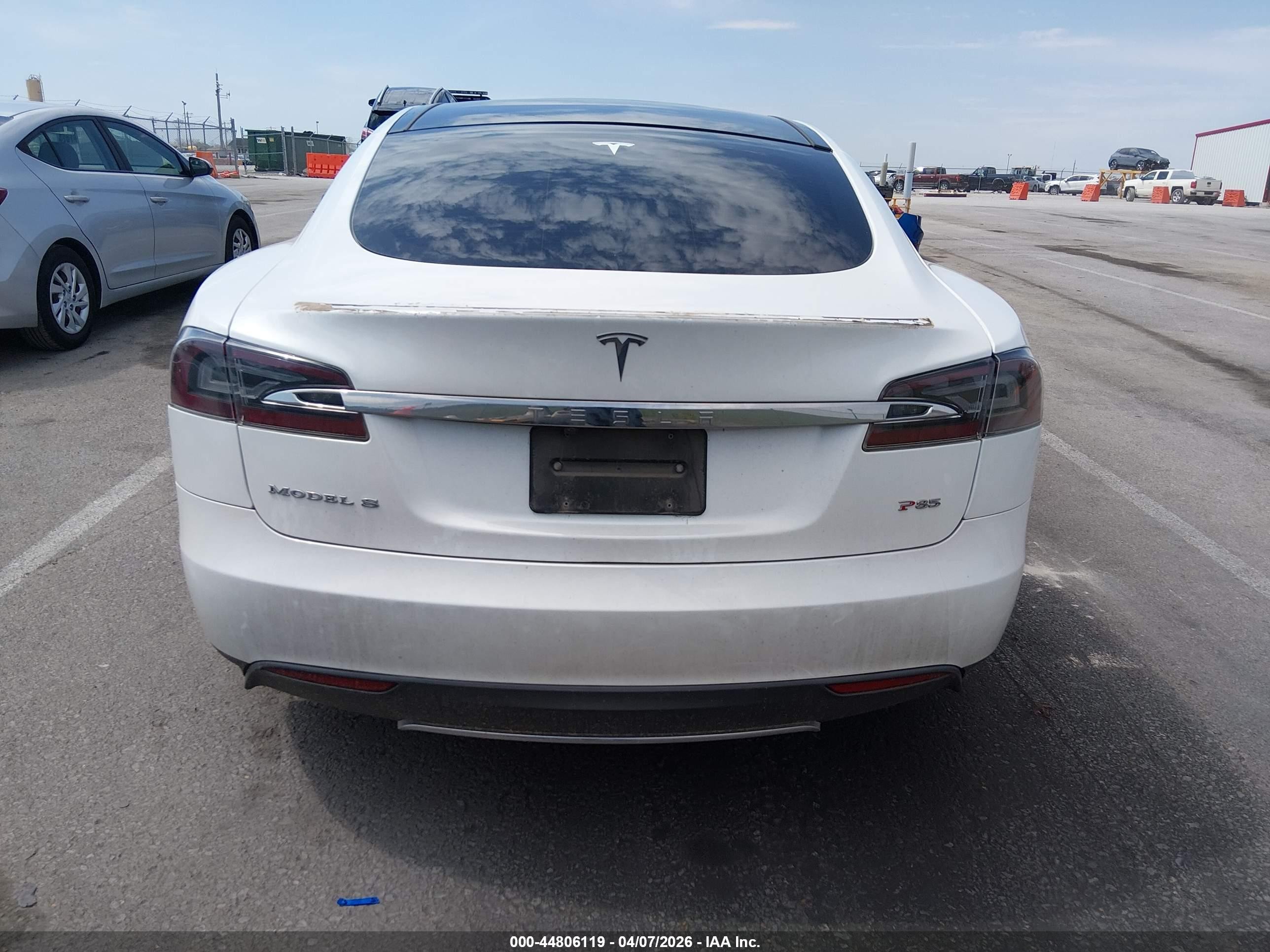 2013 Tesla Model S Performance White vin: 5YJSA1DP1DFP05853