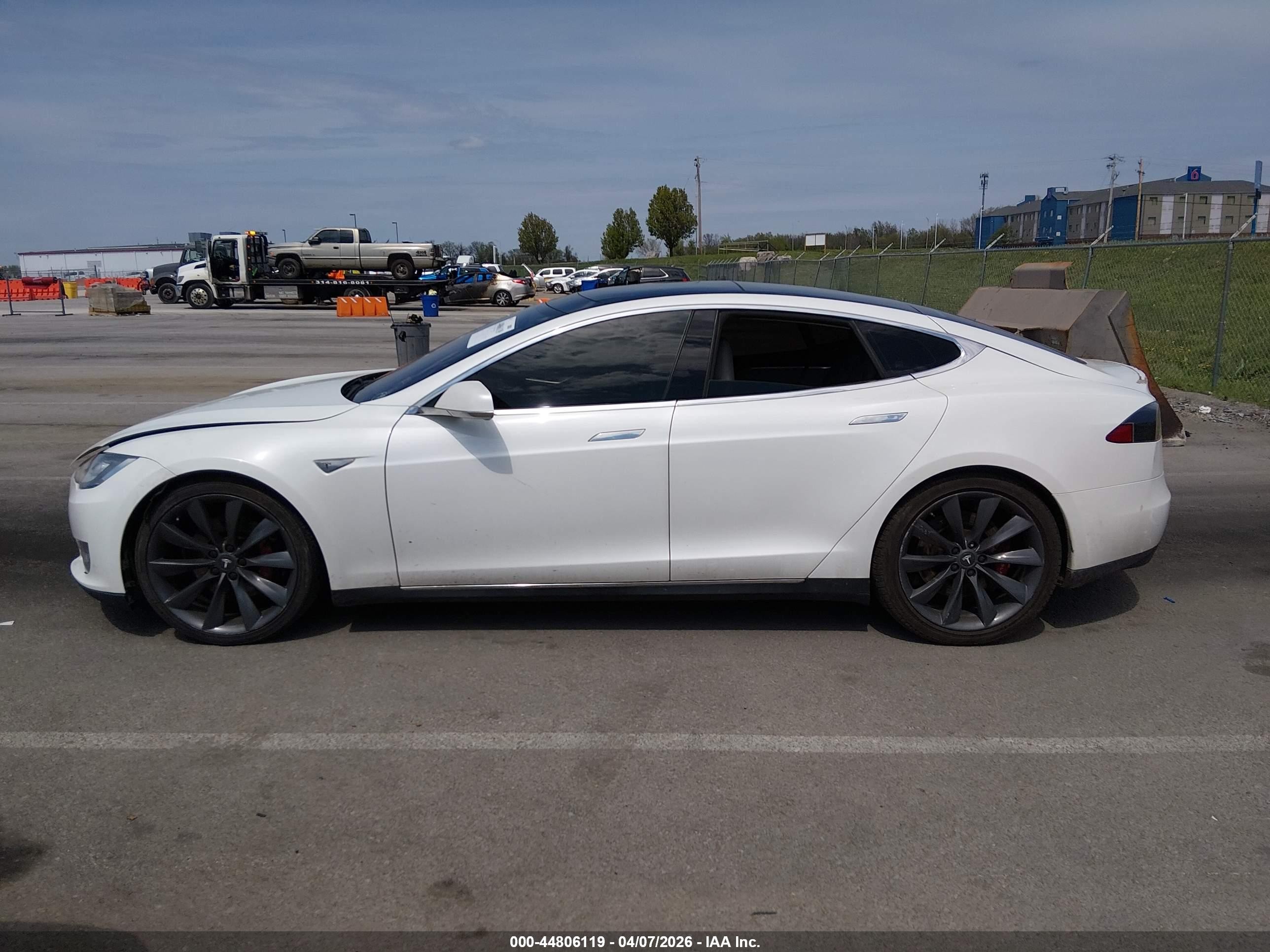 2013 Tesla Model S Performance White vin: 5YJSA1DP1DFP05853