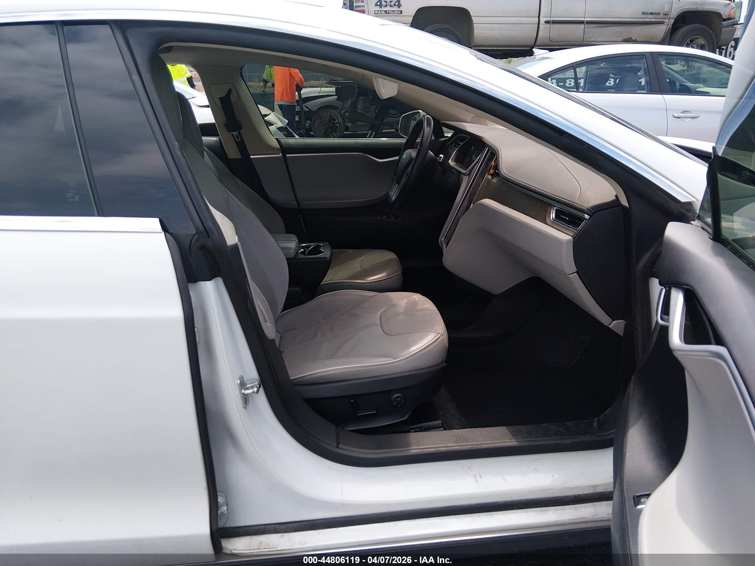 2013 Tesla Model S Performance White vin: 5YJSA1DP1DFP05853
