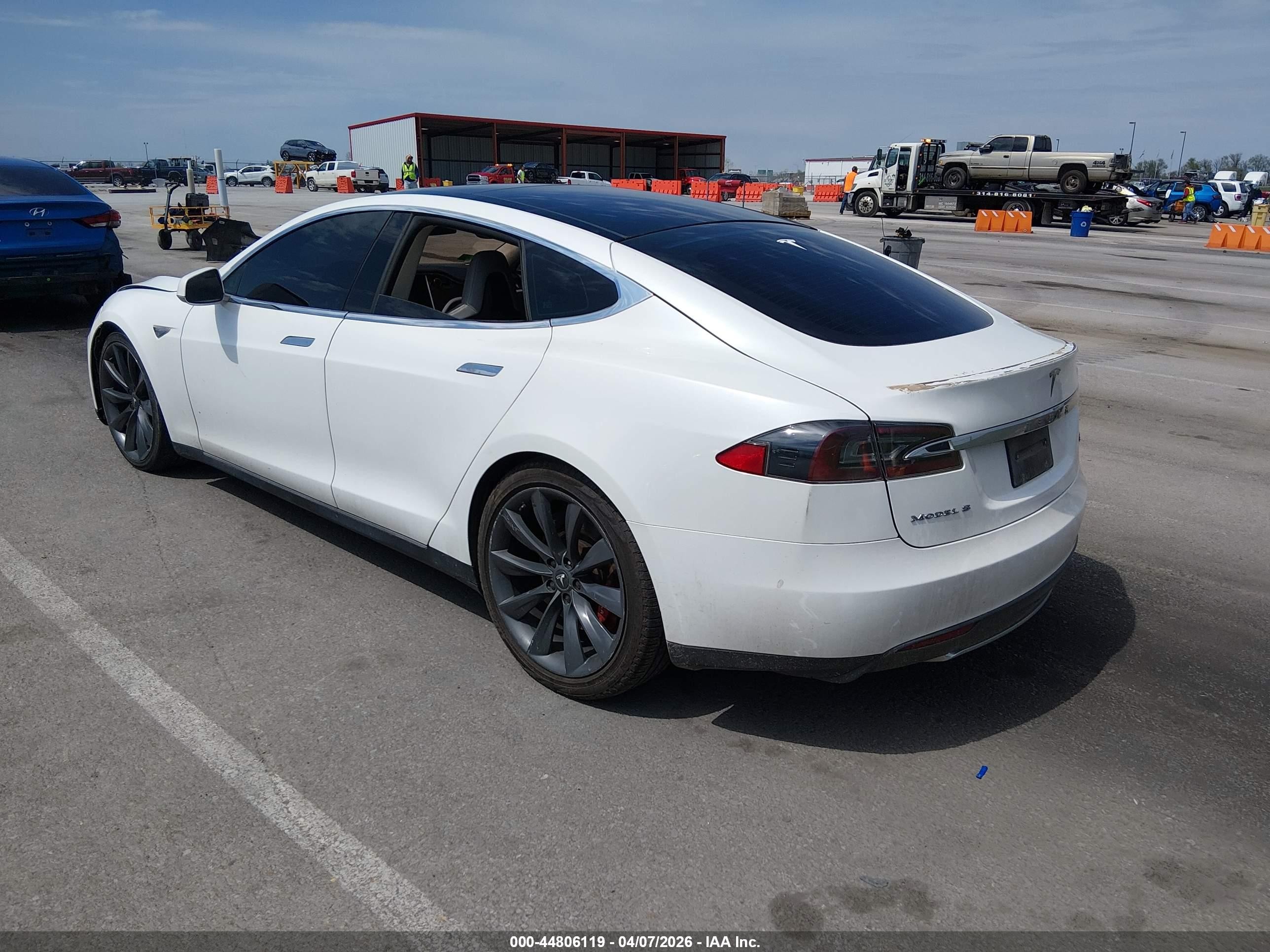 2013 Tesla Model S Performance White vin: 5YJSA1DP1DFP05853