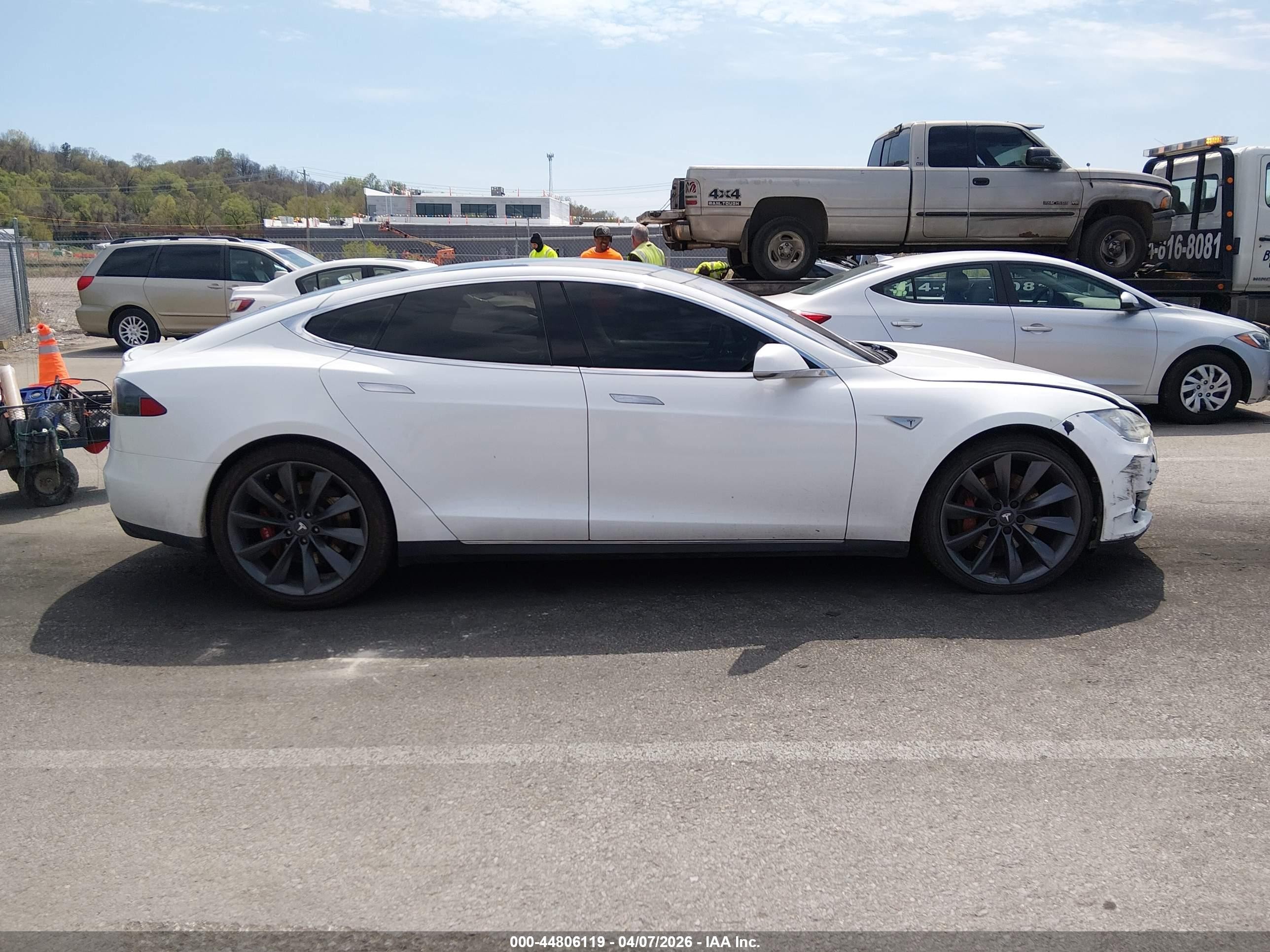 2013 Tesla Model S Performance White vin: 5YJSA1DP1DFP05853