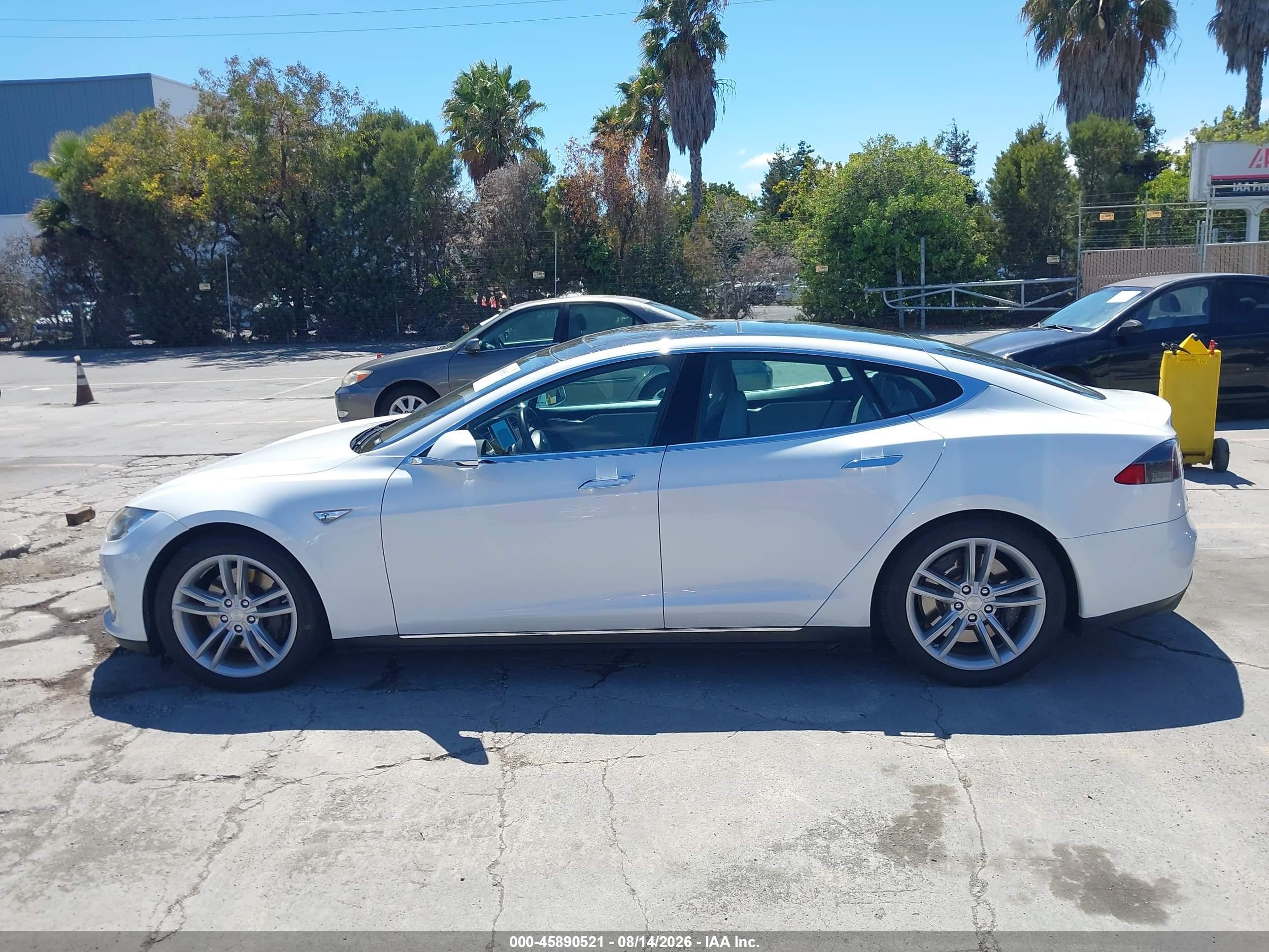 2012 Tesla Model S Performance/signature Performance White vin: 5YJSA1DP2CFP02751