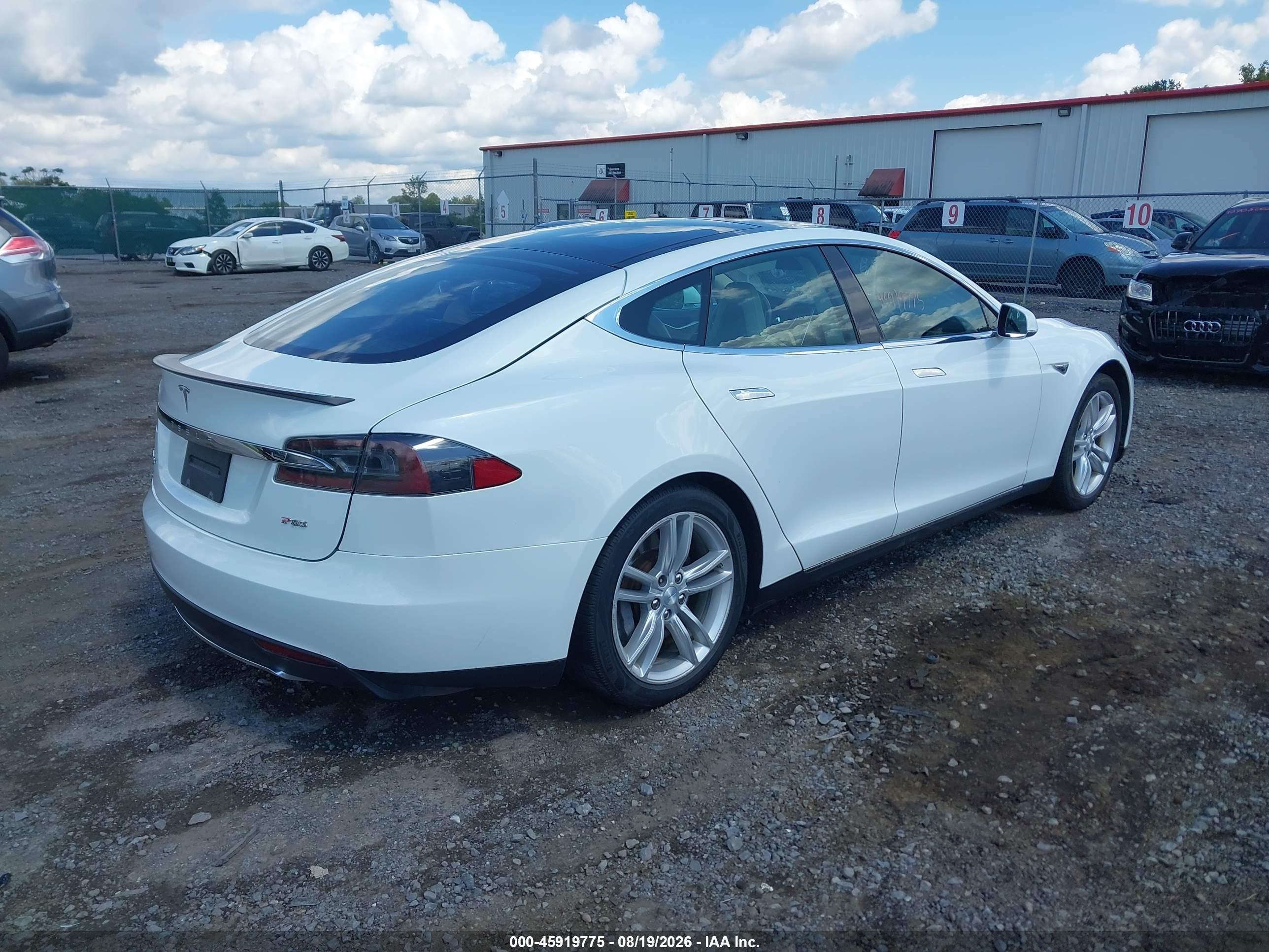 2013 Tesla Model S Performance White vin: 5YJSA1DP2DFP13475