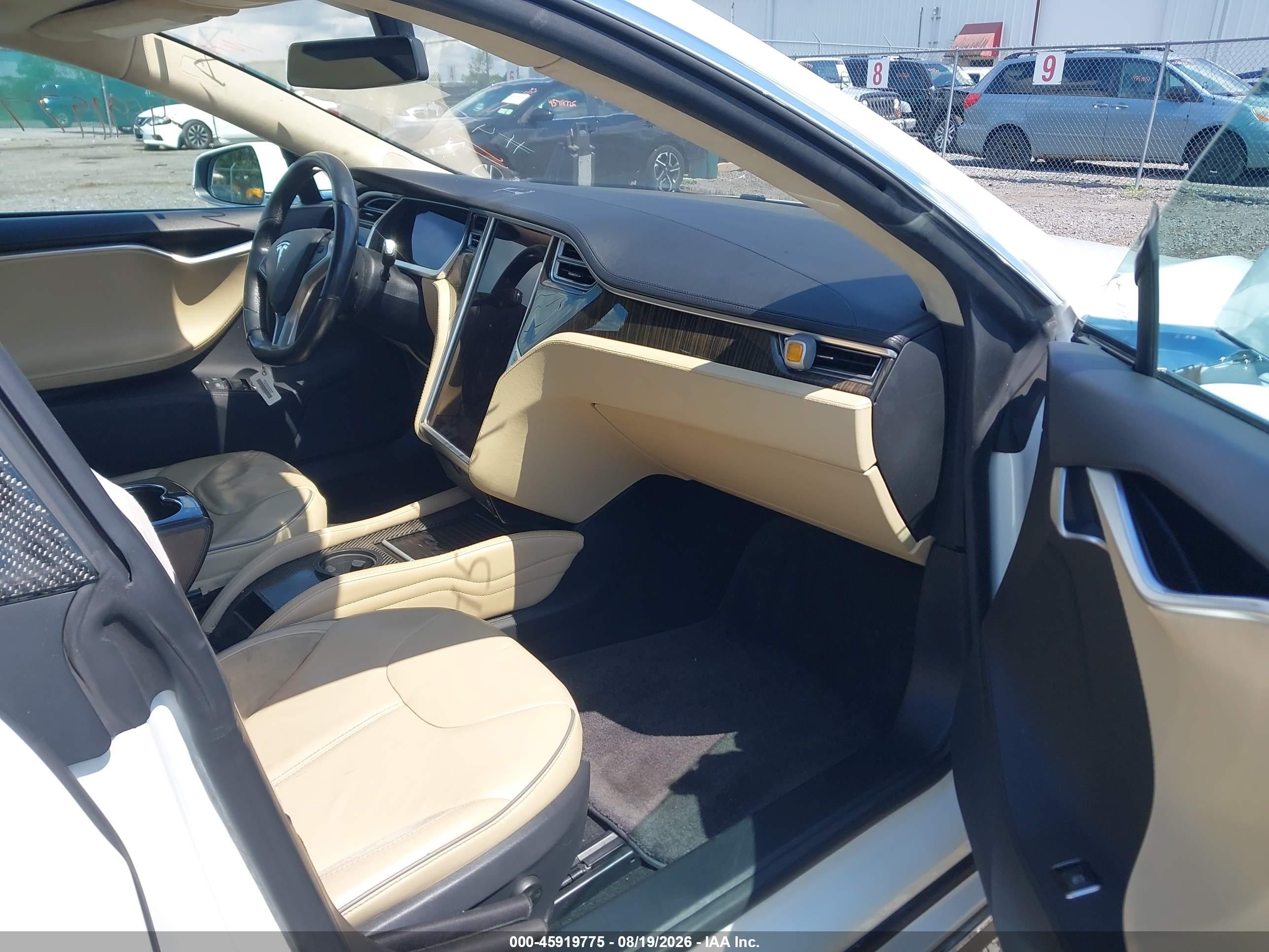 2013 Tesla Model S Performance White vin: 5YJSA1DP2DFP13475