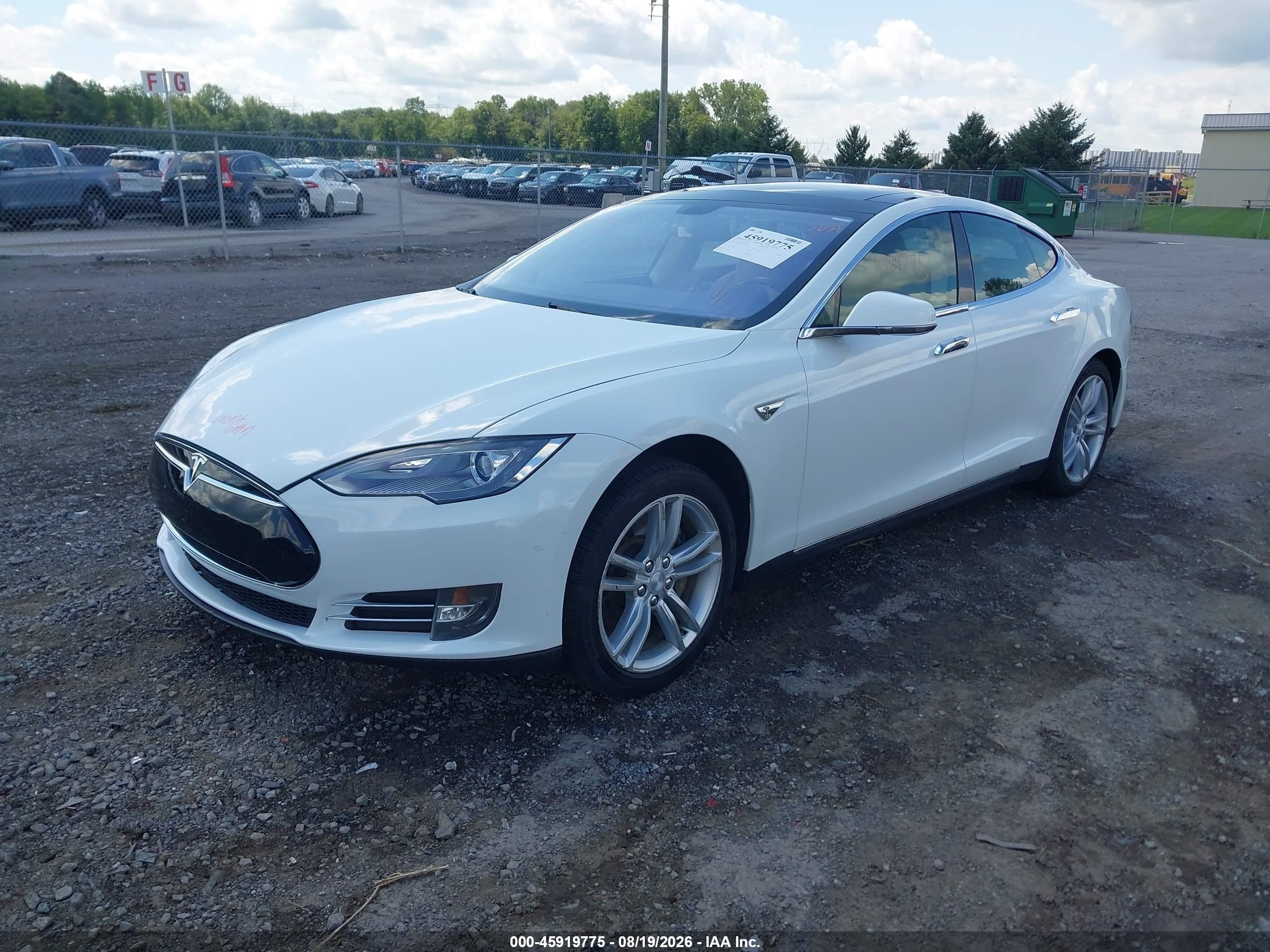 2013 Tesla Model S Performance White vin: 5YJSA1DP2DFP13475