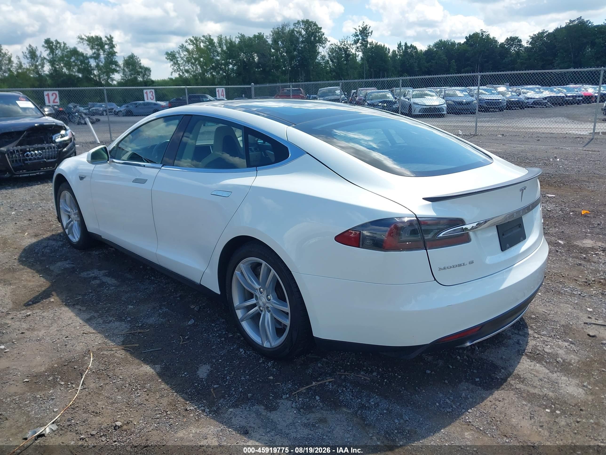 2013 Tesla Model S Performance White vin: 5YJSA1DP2DFP13475