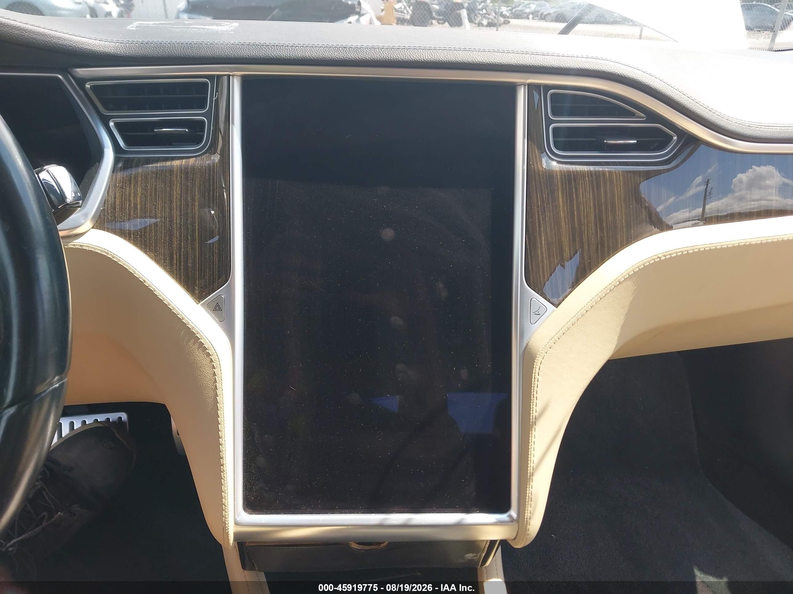 2013 Tesla Model S Performance White vin: 5YJSA1DP2DFP13475
