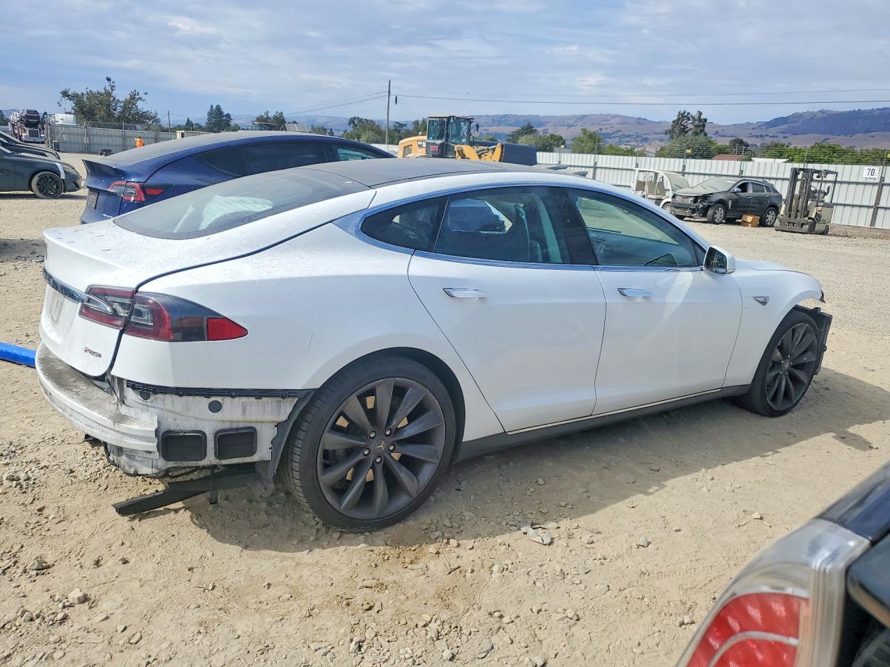 2013 Tesla Model S Белый vin: 5YJSA1DP2DFP20586