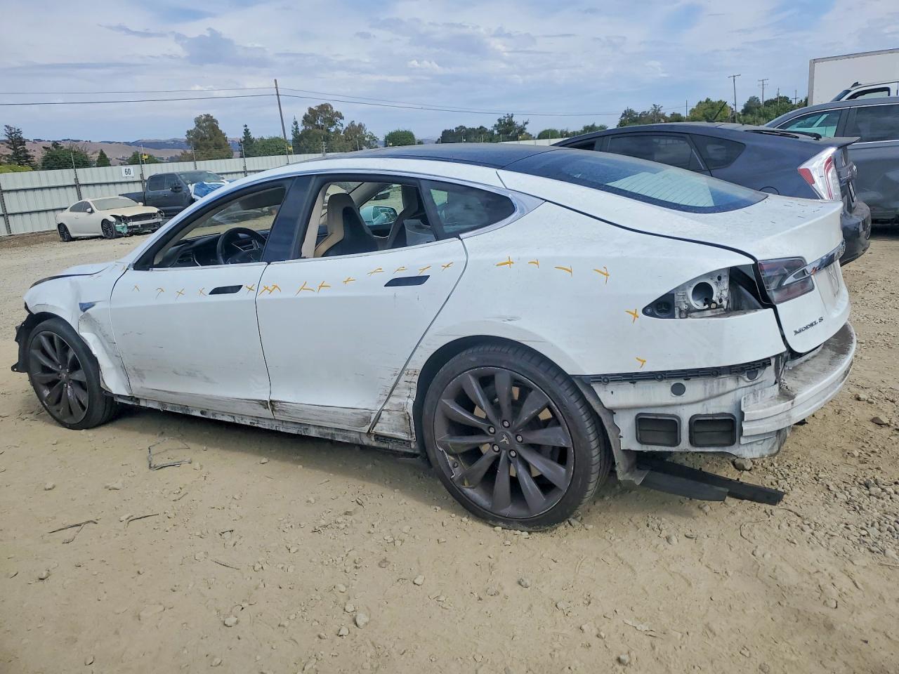 2013 Tesla Model S Белый vin: 5YJSA1DP2DFP20586