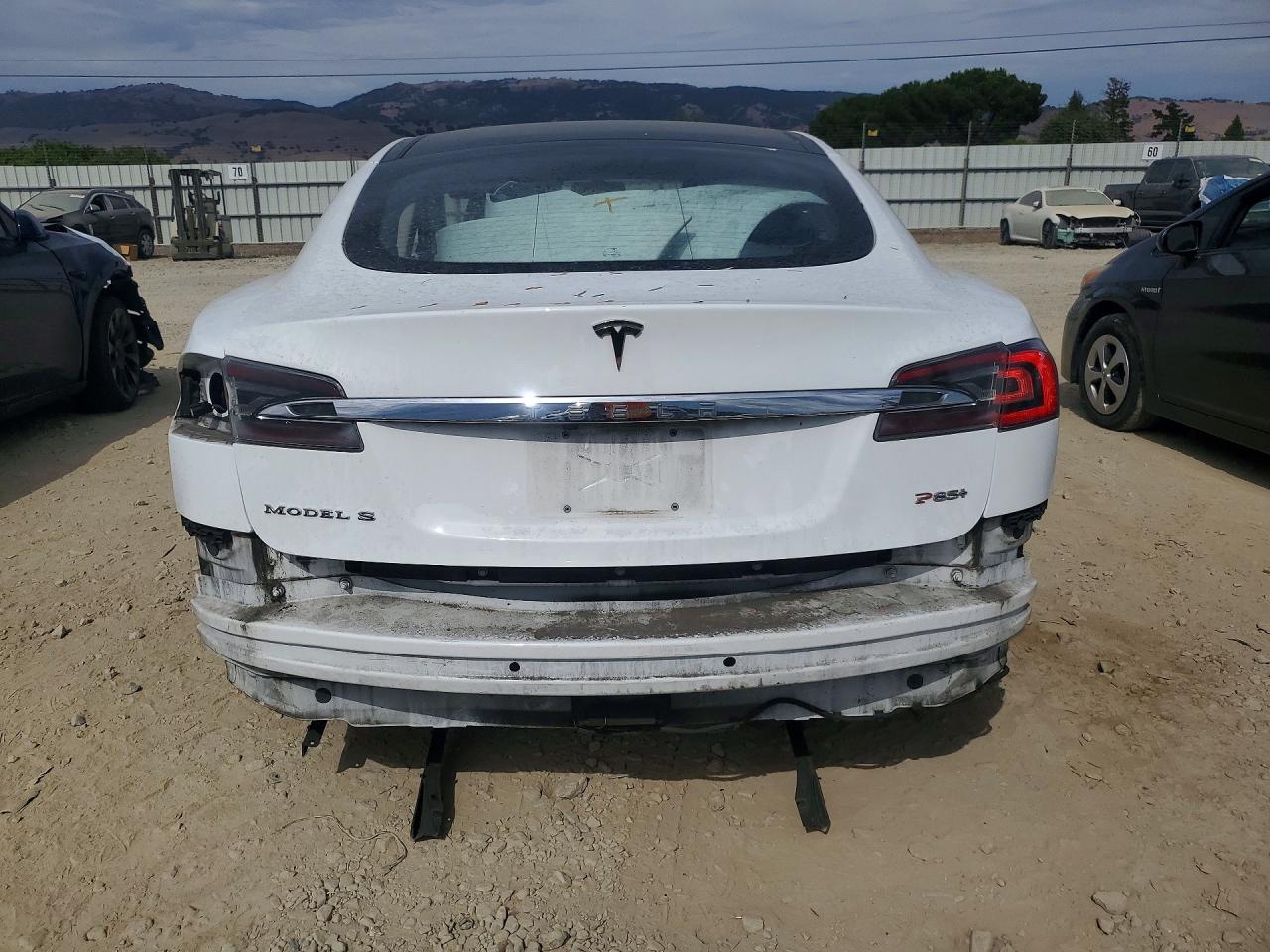 2013 Tesla Model S Белый vin: 5YJSA1DP2DFP20586